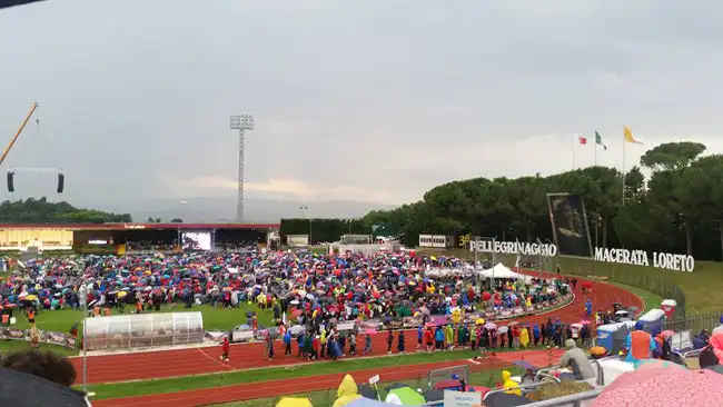 Stadio Macerata partenza pellegrinaggio