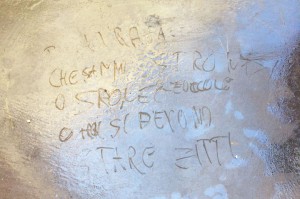 piazzetta-lettura-vandali-in-azione