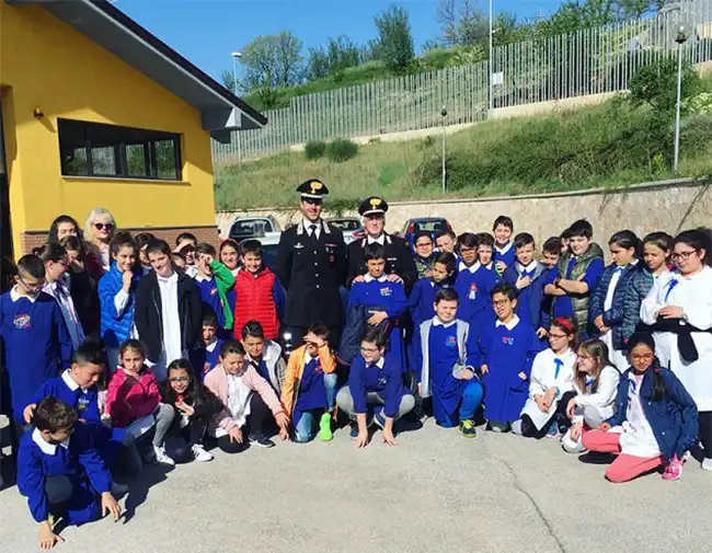 foto incontro studenti carabinieri per un giorno