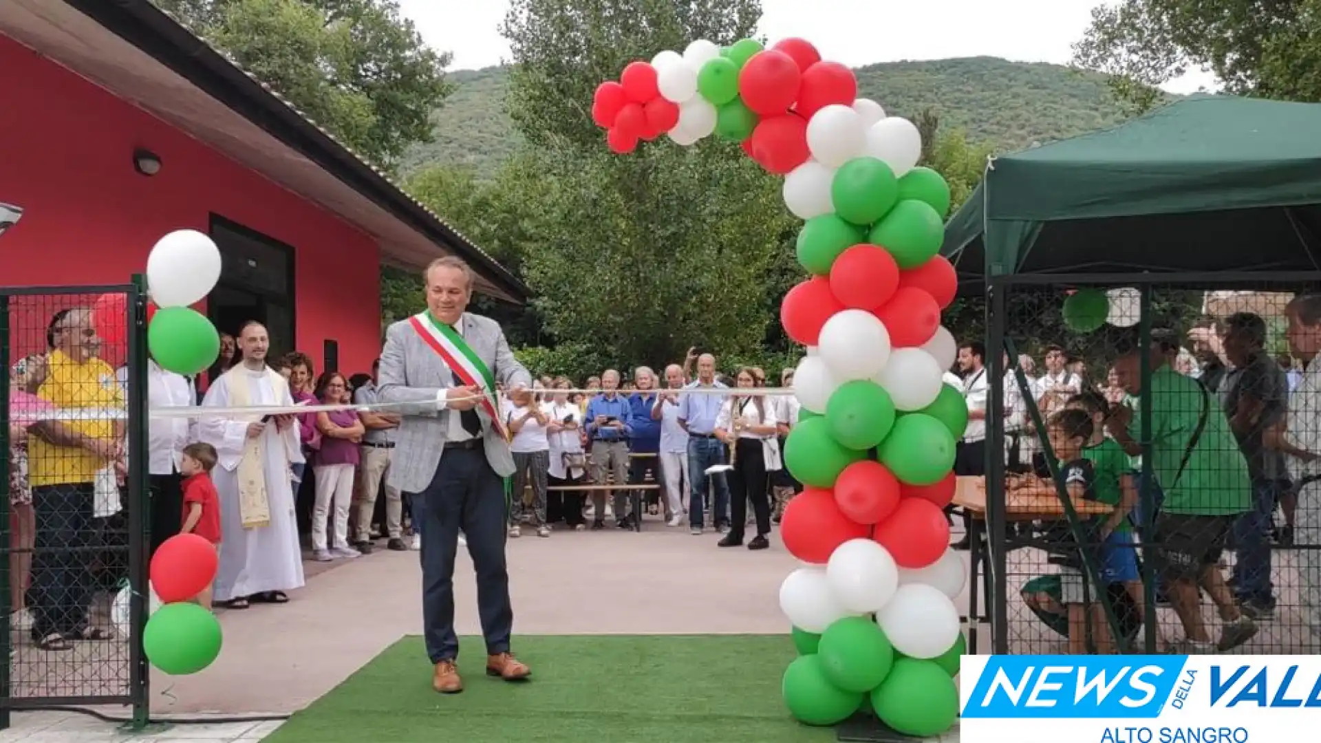 Colli a Volturno: inaugurata la nuova piscina comunale. Impianto sportivo nel verde del parco fluviale. Evento storico per la collettività locale. Guarda il servizio.