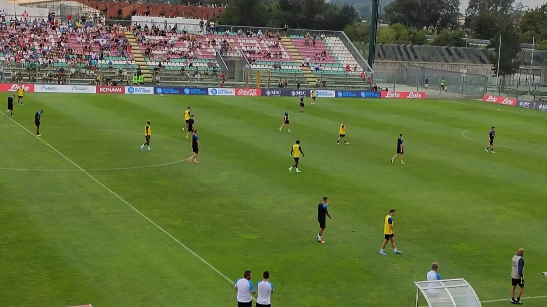 Ultimo allenamento del Napoli a Castel Di Sangro. Partita a tutto campo in attesa di Raspadori. Presente ad inizio seduta anche il sindaco Caruso a bordo campo.