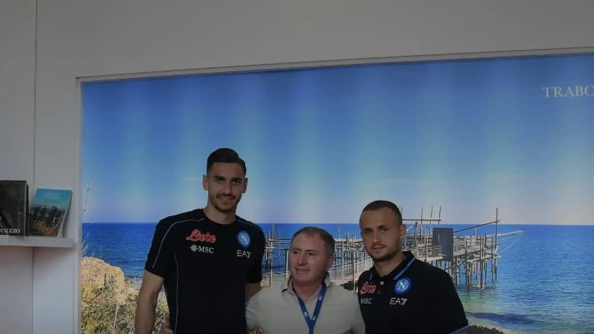 Castel Di Sangro: Meret e Lobotka in visita al padiglione Abruzzo in Piazza Plebiscito. Presente anche il sindaco Angelo Caruso.