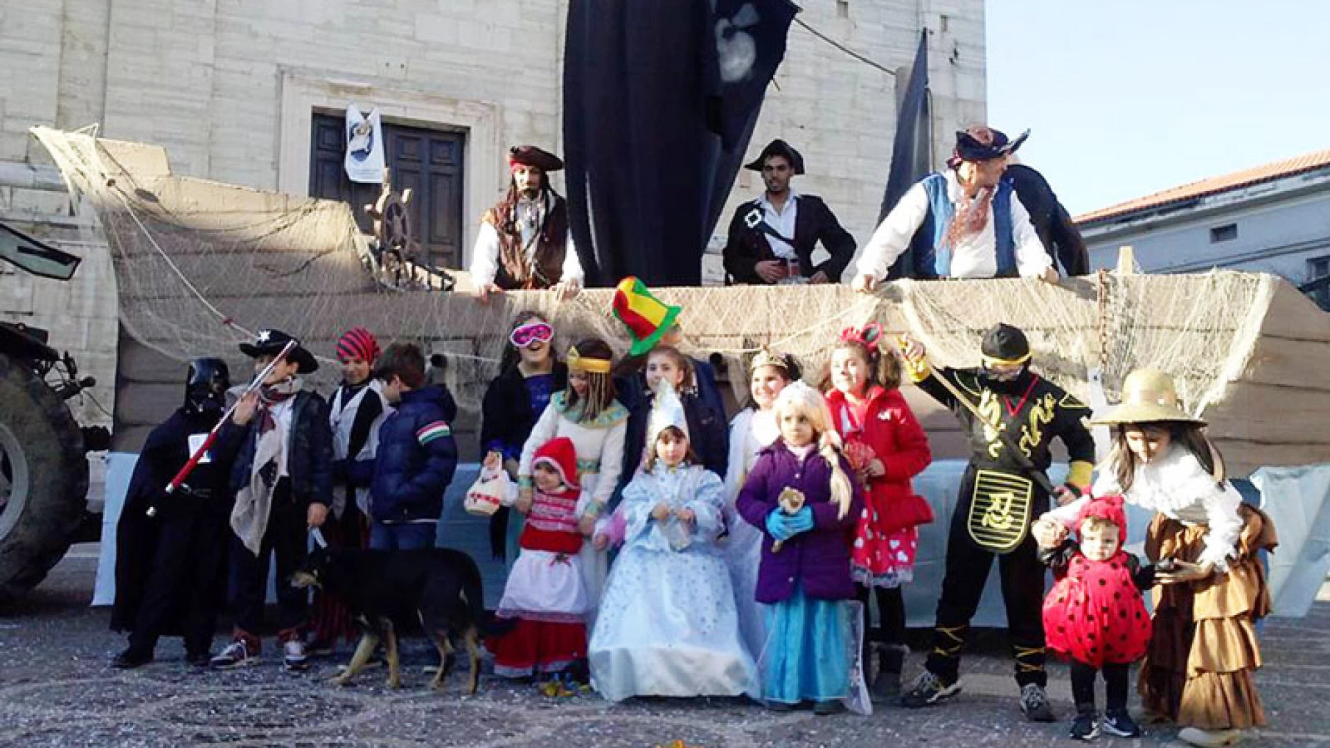 A Filignano un Carnevale da Pirati… Riuscita la sfilata con il carro allegorico promossa da alcuni giovani volenterosi del posto.