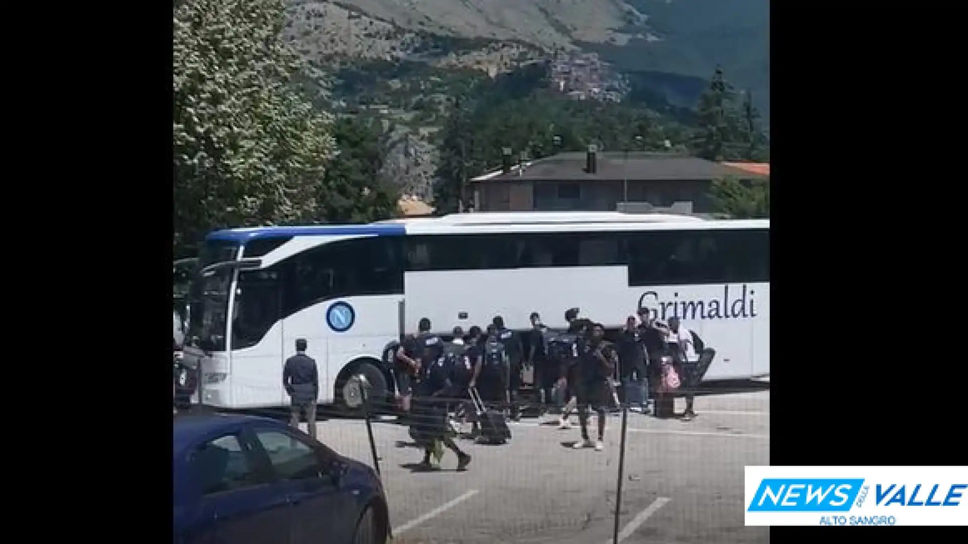 La Primavera del Napoli è arrivata ad Alfedena oggi alle 12.30. Inizia il ritiro in Alto Sangro. Guarda il video dell’arrivo degli azzurrini.