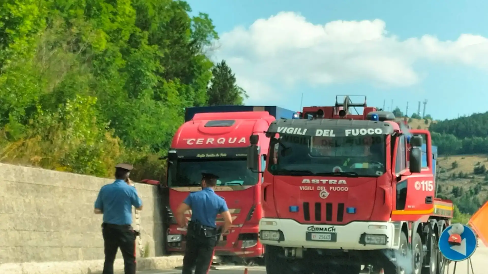 Rionero Sannitico: tir esce fuori strada e si schianta contro il muro. Nessun ferito.