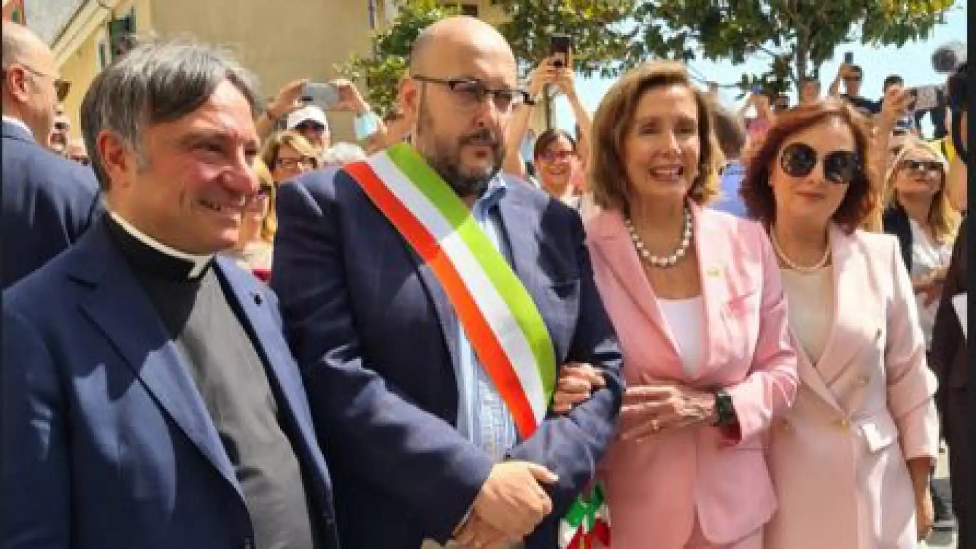 Fornelli: Nancy Pelosi promette di ritornare. “Una visita che mi ha emozionato il cuore”. Una giornata storica. Il sindaco Tedeschi: “Un lavoro di squadra e di tante persone dietro l’evento”. Guarda il servizio.