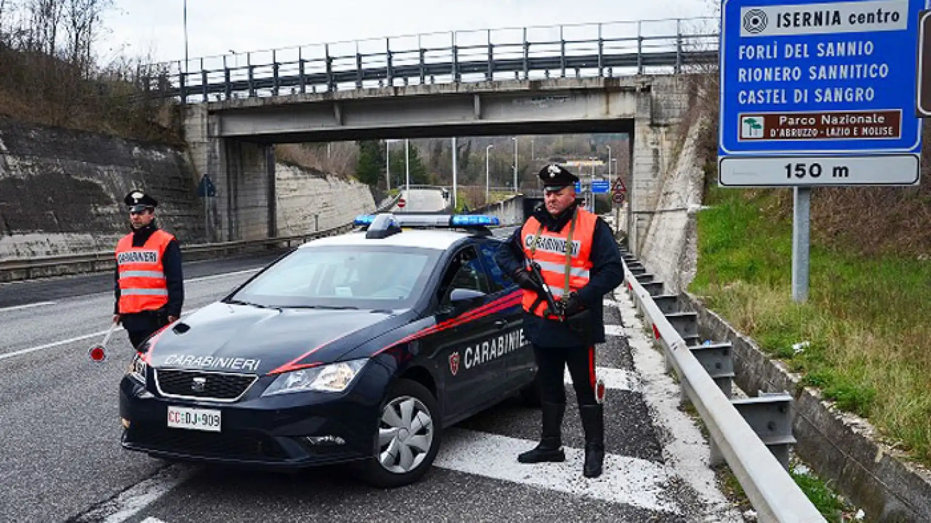 Sesto Campano: i Carabinieri bloccano due pregiudicati isernini in possesso di involucri contenenti cocaina.