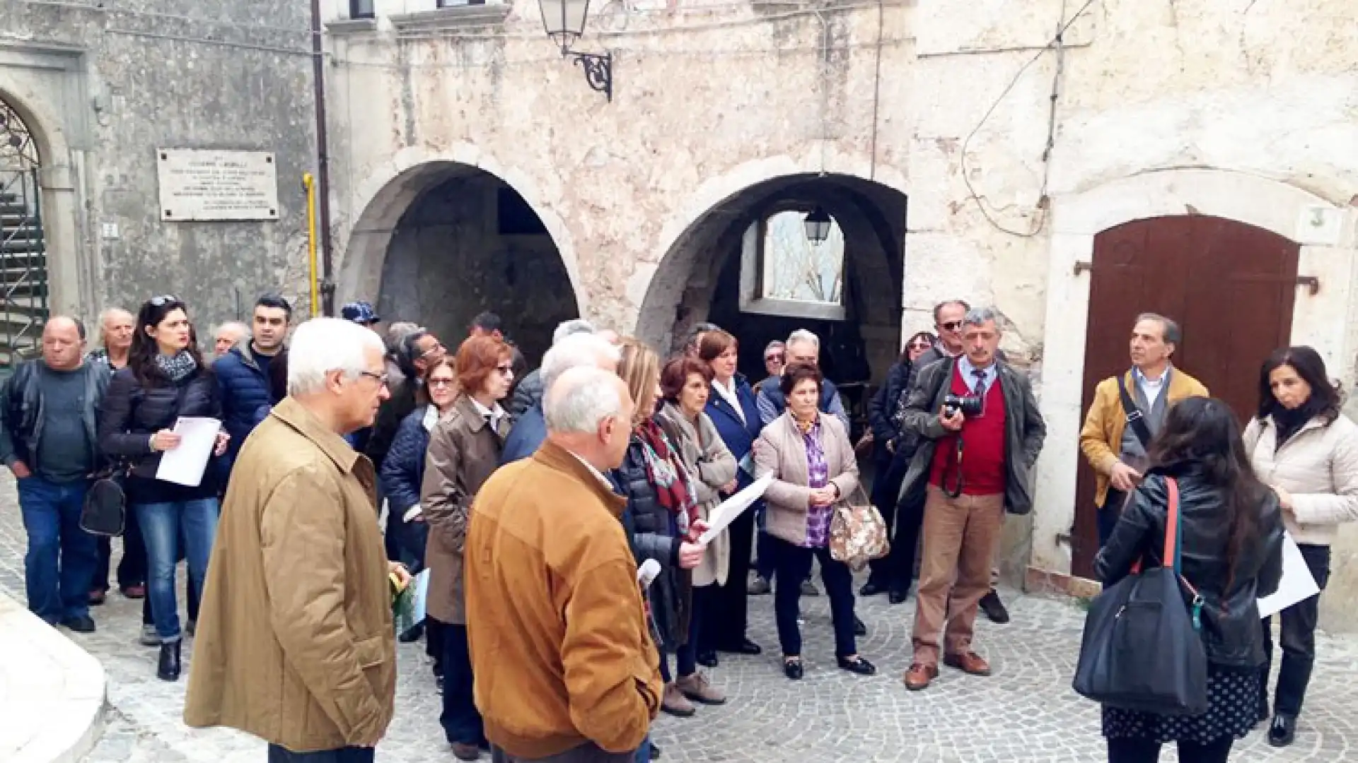 Fornelli: borgo medievale invaso da turisti durante l’ultimo fine settimana. La cura Tedeschi funziona.