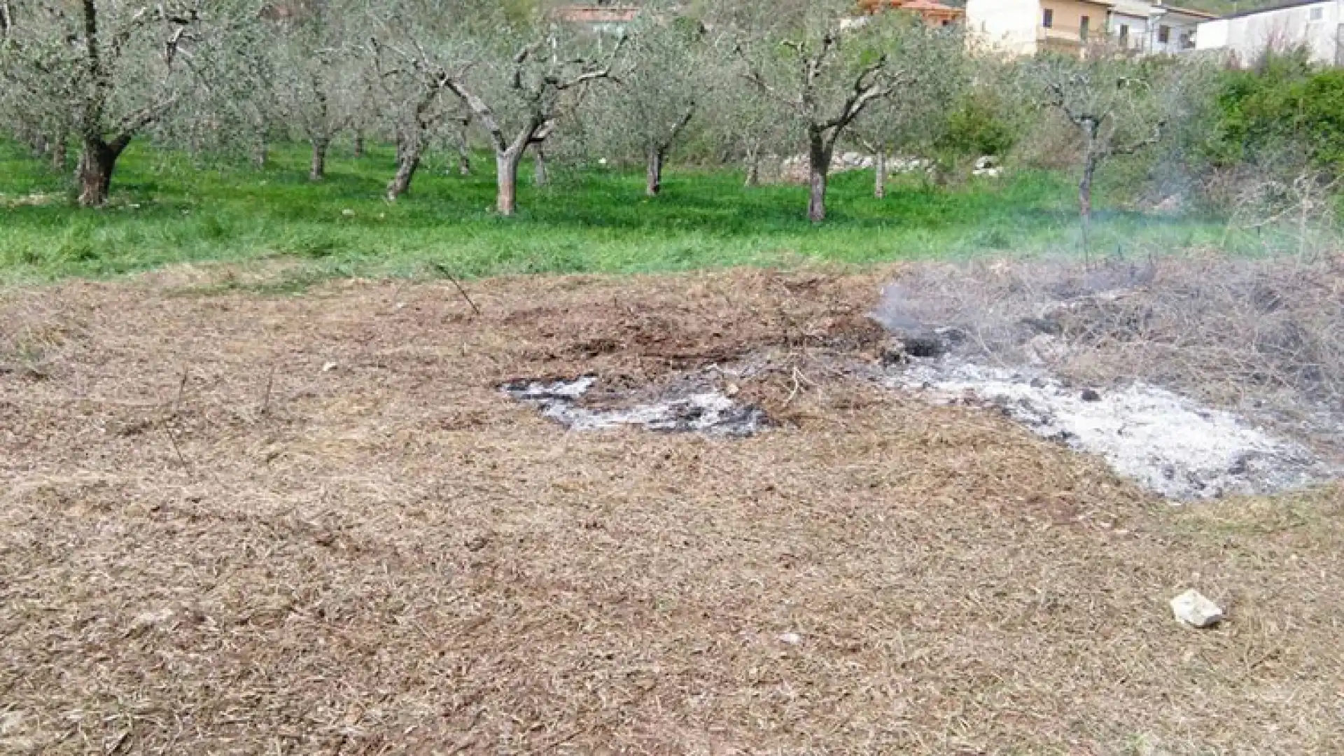 Roccaravindola: le ceneri sui tetti e sulle auto frutto di un grosso incendio di sterpaglie. I “Cittadini per la Salute” rassicurano la popolazione.