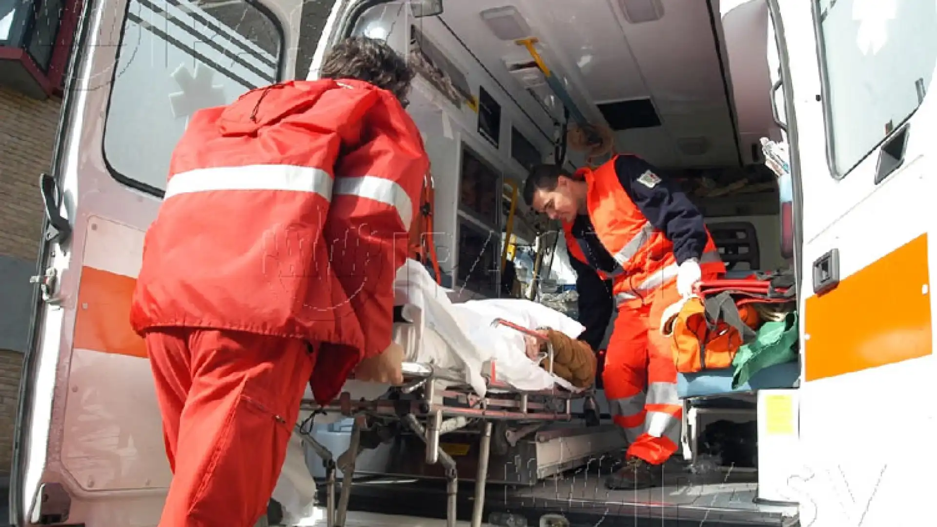 Pesche: auto contro moto sulla statale. Centauro ferito e portato al Veneziale. Per lui diversi politraumi.