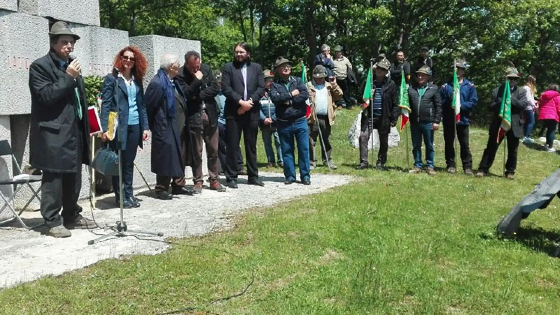 Rocchetta a Volturno: studenti a lezione di storia con gli alpini e con il professor Natalino Paone.