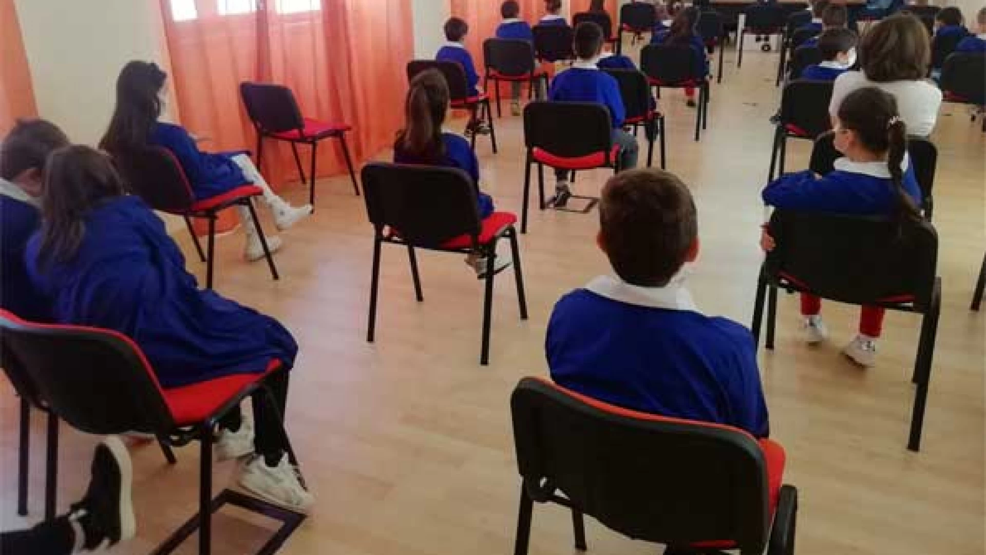 Bambini Ucraini frequentano la scuola a Macchiagodena. In arrivo in paese anche due nuclei familiari ospitati in alloggi messi a disposizione dal comune.