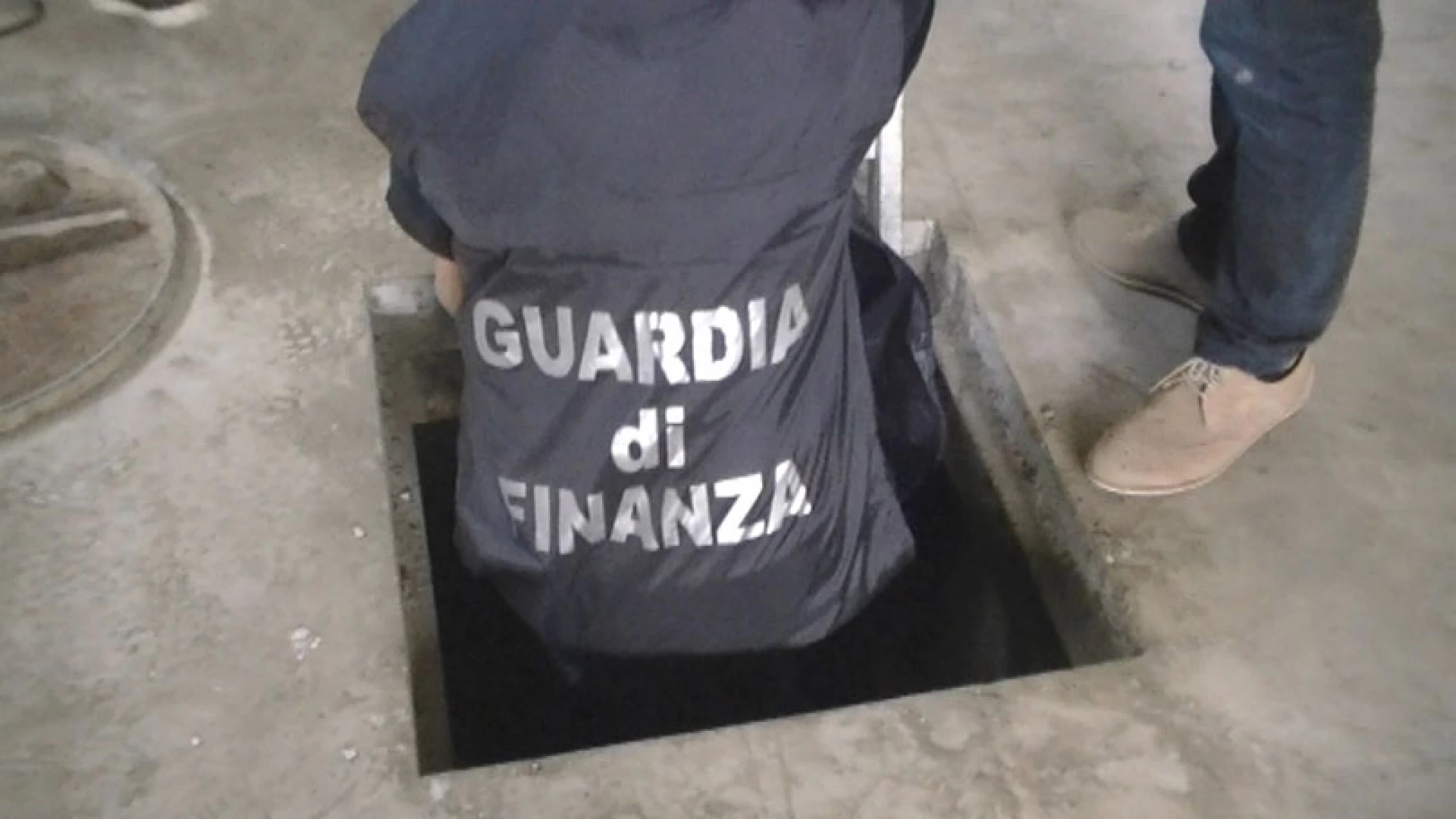 Caserta: scoperto un “bunker” contenente sigarette di contrabbando. Sequestrate dalla Guardia Di Finanza oltre 7 tonnellate di bionde.