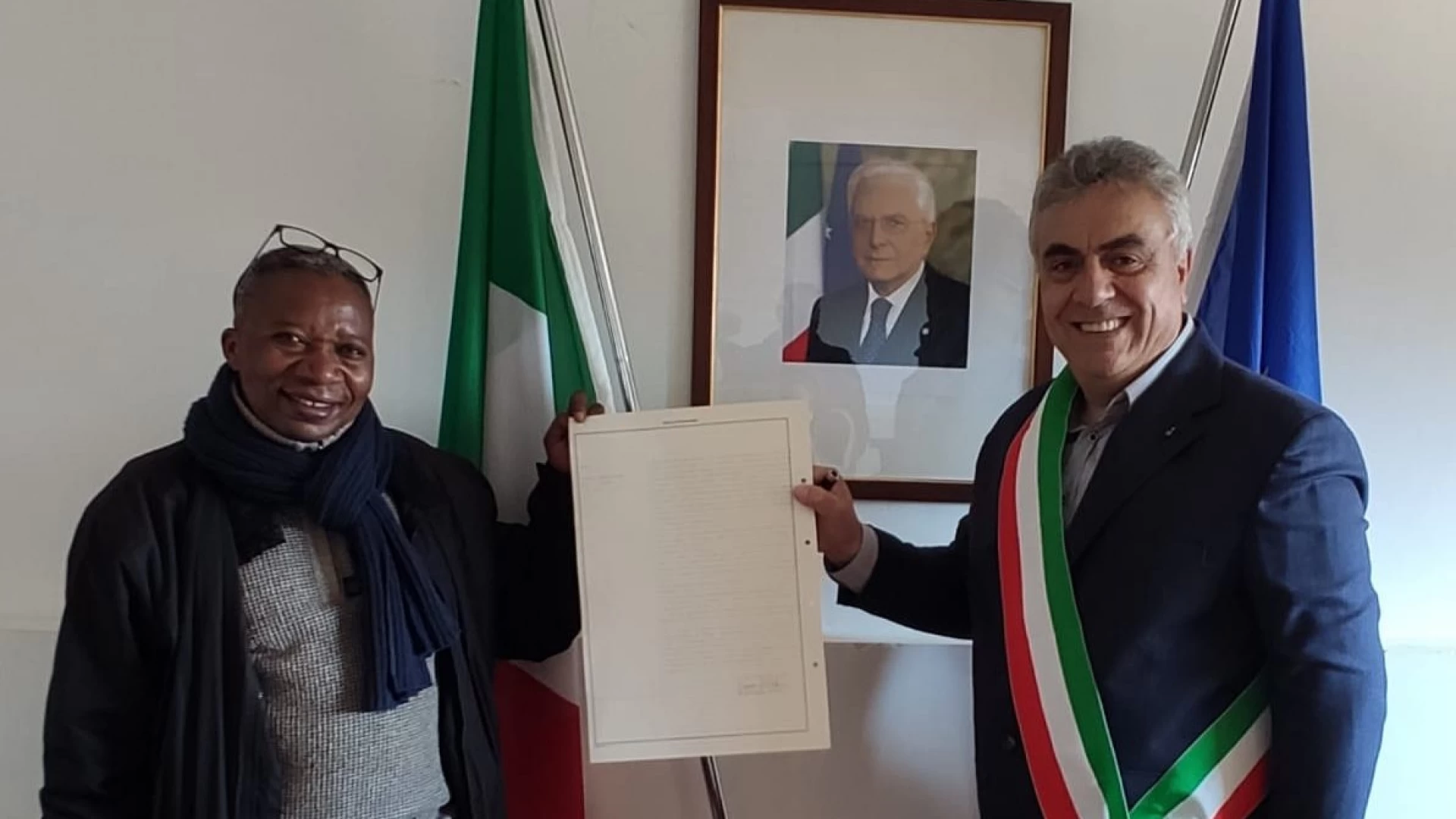 Pizzone: padre Etienne diviene cittadino italiano. Il sindaco Vincenzo Di Cristofano: “Per noi un grande onore. Da oggi Pizzone ha un cittadino in più”.