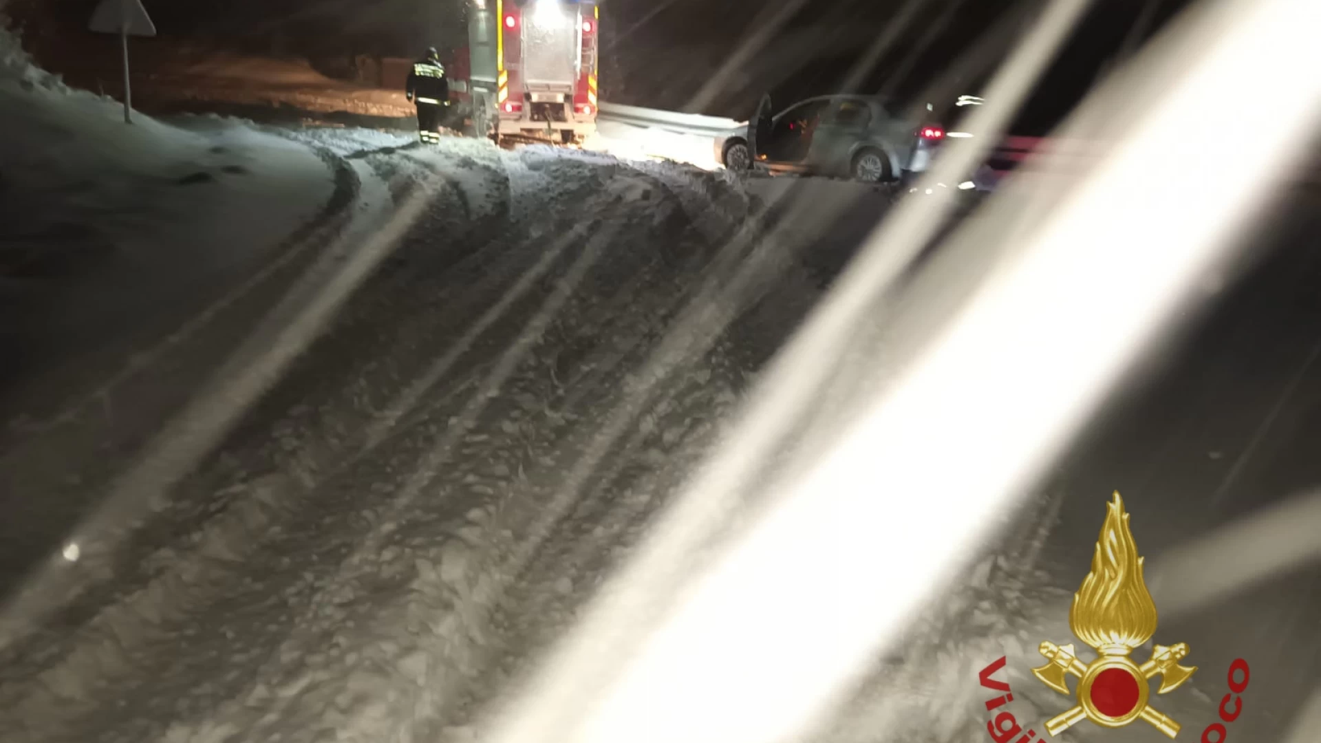 Neve, bufere e ghiaccio: Vigili del Fuoco di Isernia impegnati tutta la notte in diversi interventi in Provincia