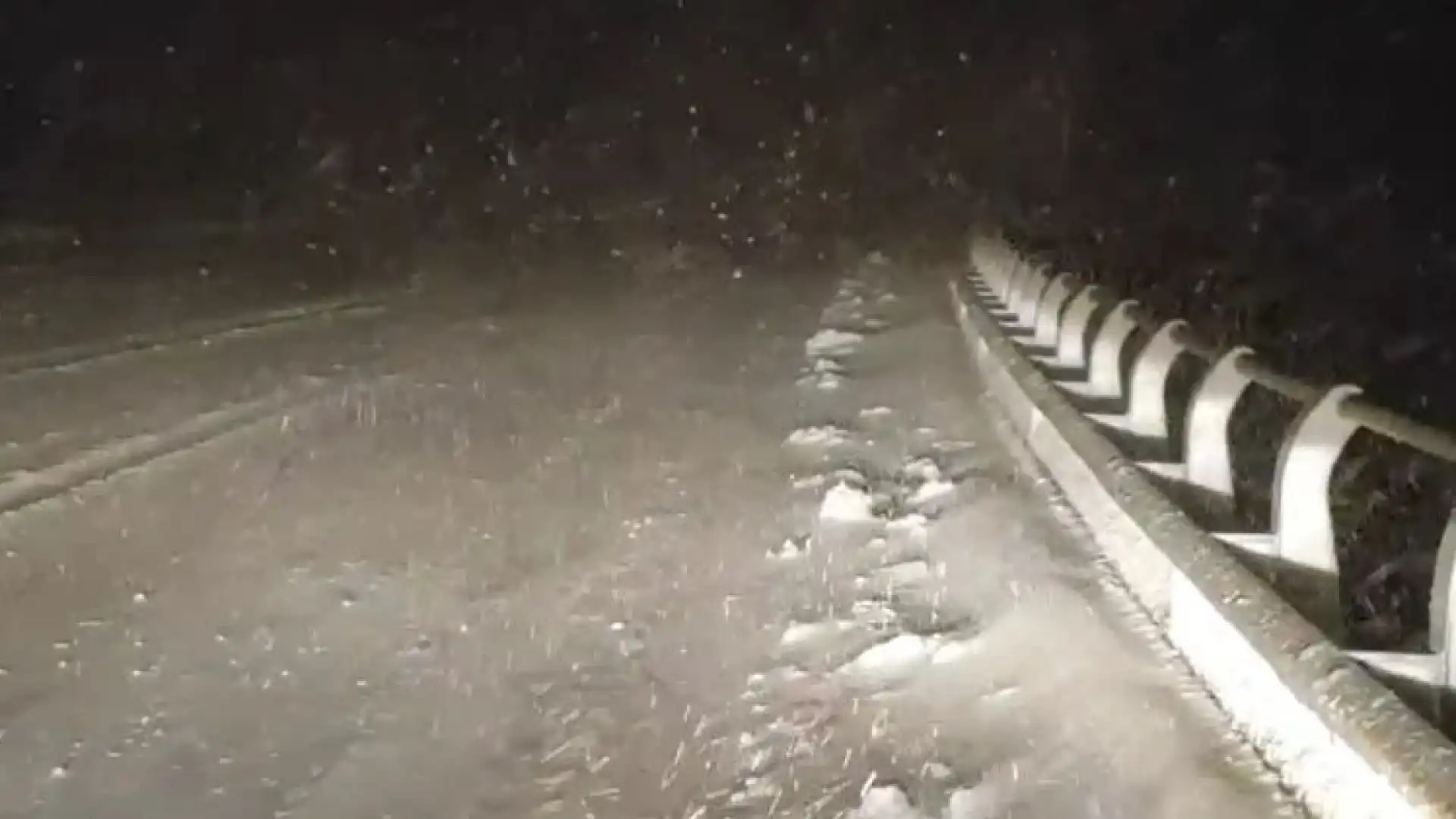 La grande bufera di neve che si è abbattuta nella serata di ieri tra Molise e Alto Sangro. Rionero Sannitico e Castel Di Sangro nella morsa del gelo. Guarda il video