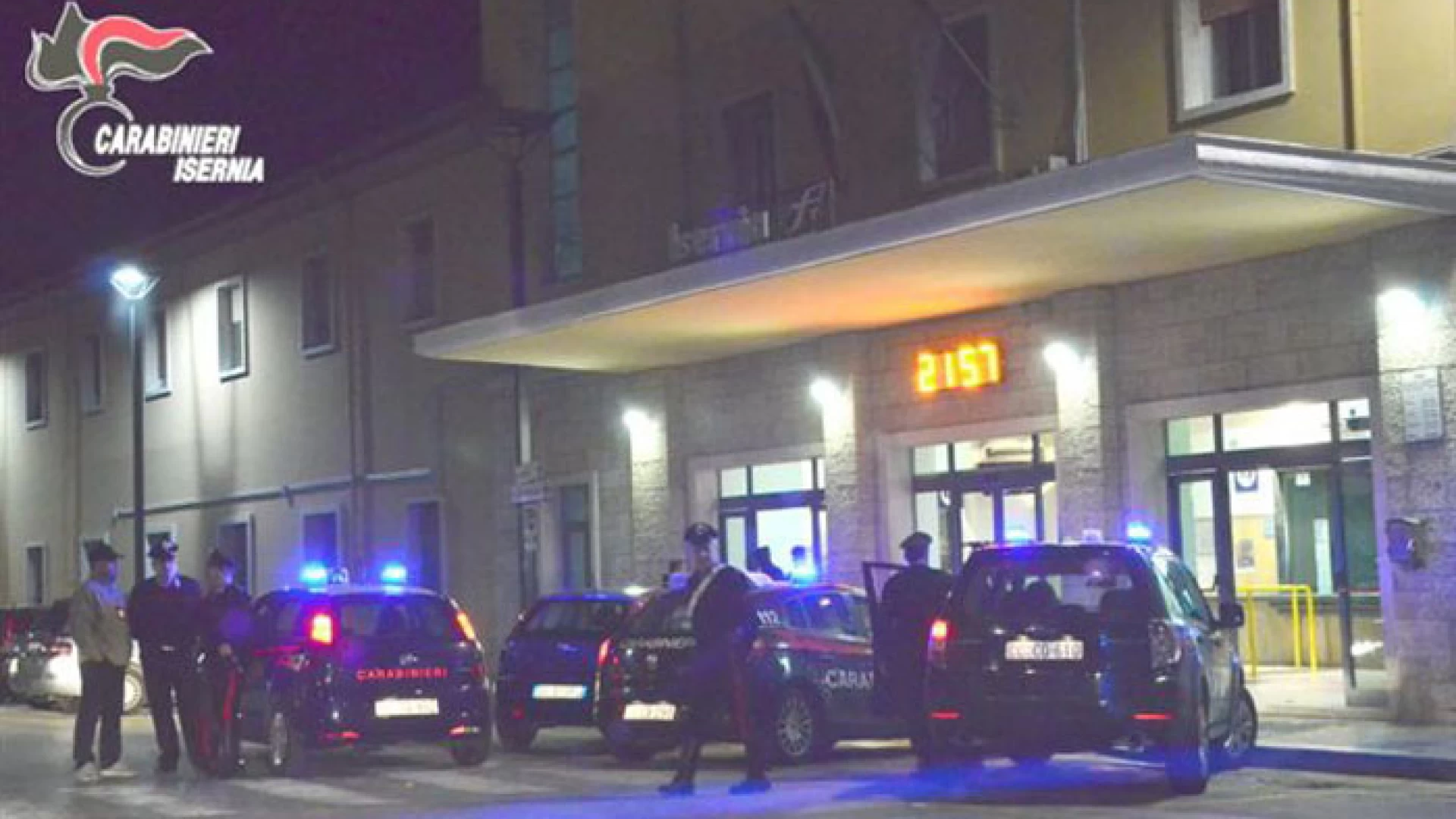 Isernia: Controlli presso la Stazione Ferroviaria e attività commerciali, denunciati dai Carabinieri tre stranieri per “accattonaggio”.