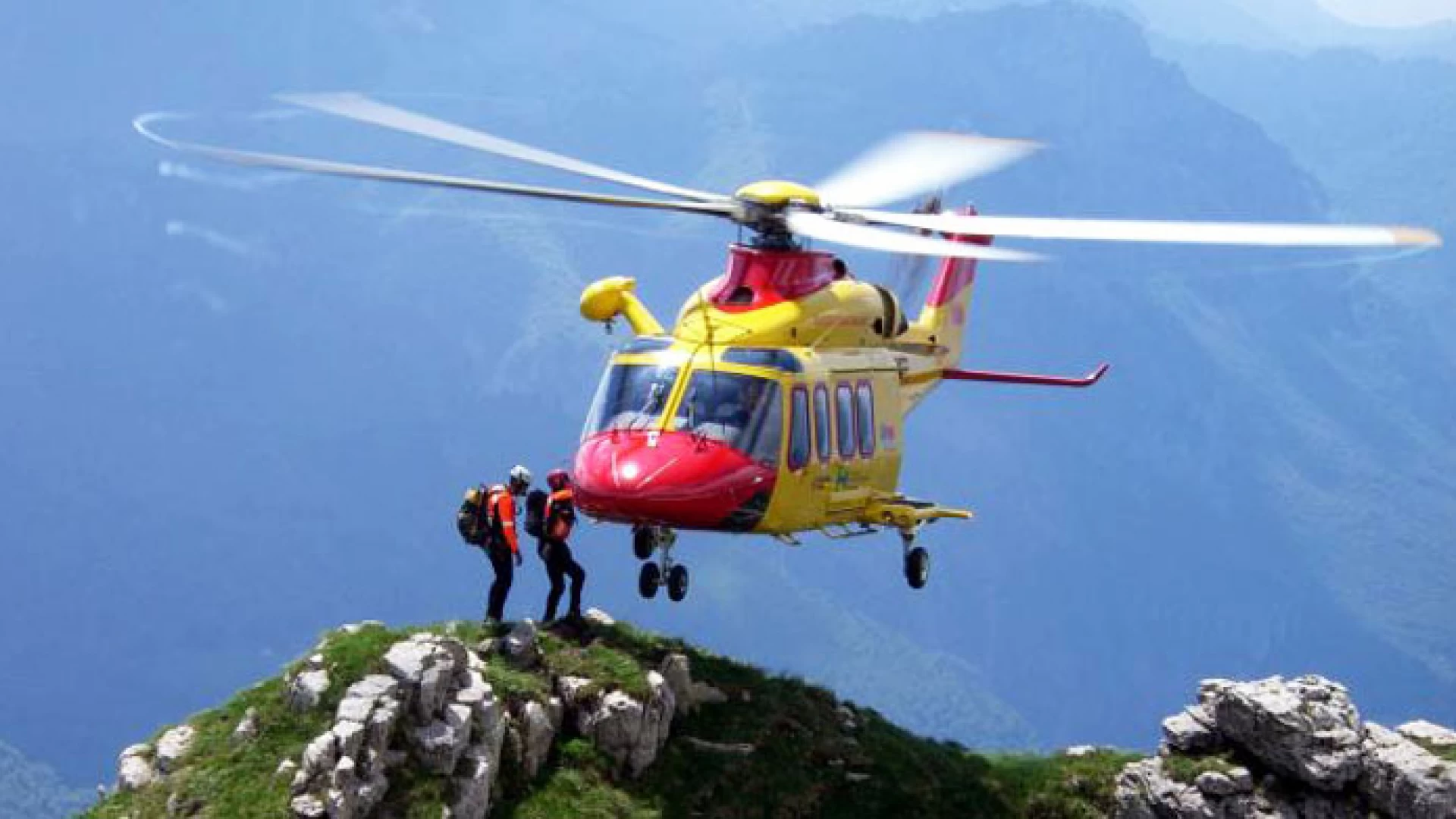 Il Soccorso Alpino Molisano si esercita con gli elicotteri del 15° esimo stormo di Pratica di Mare.