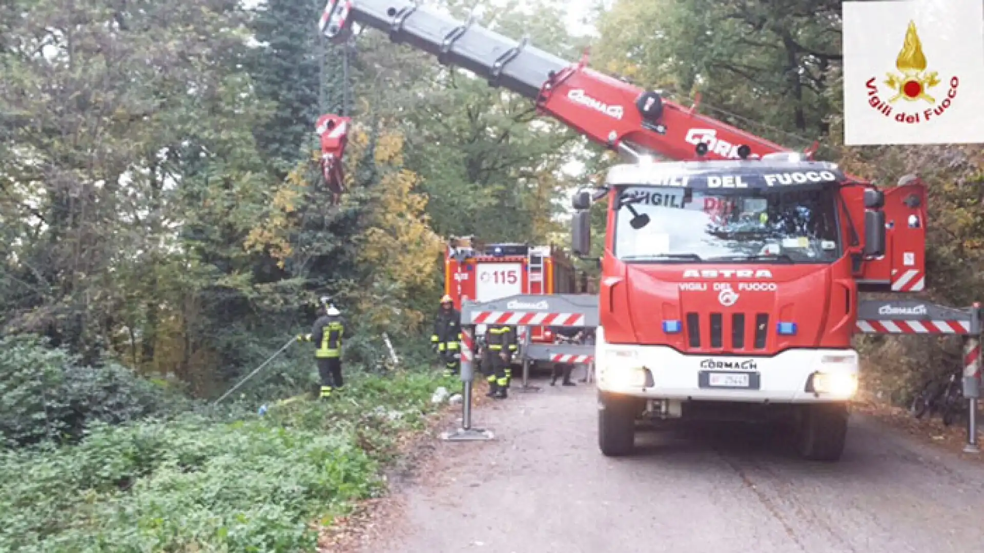 Agnone: ciclista investito nel pomeriggio di ieri da autovettura finita fuori strada. L’intervento dei Vigili del Fuoco del posto.