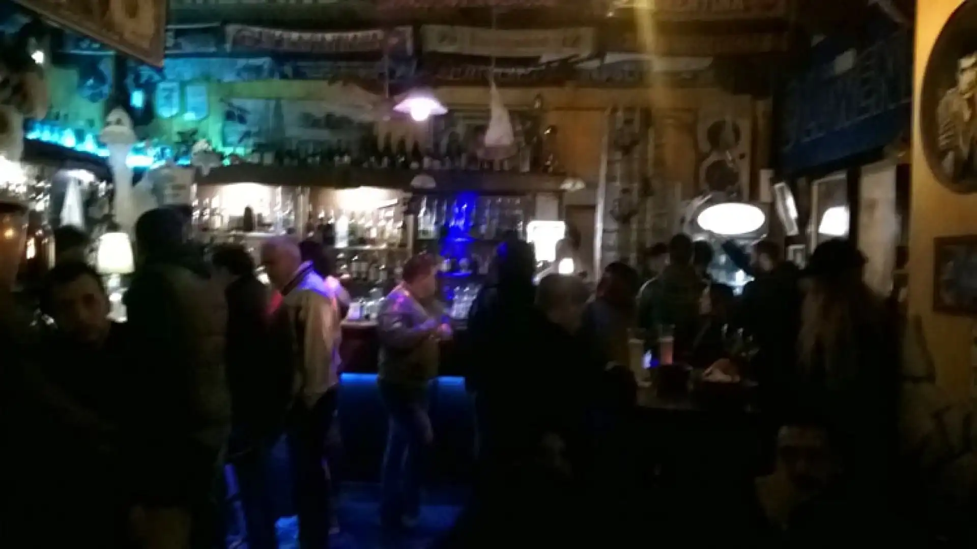 Colli a Volturno: una notte dance memorabile al Dollaro PublicHouse. Il 31 ottobre gli anni novanta hanno conquistato tutti i clienti.