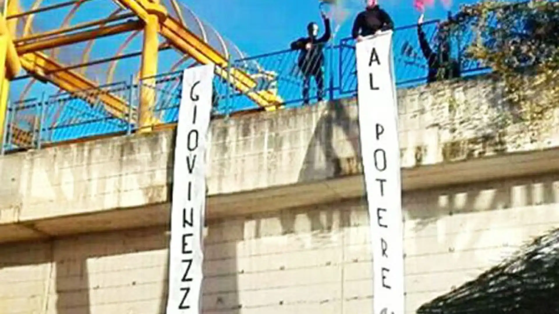 CAMPOBASSO:  il Blocco Studentesco di CasaPound Italia si presenta con un flash mob al terminal bus.