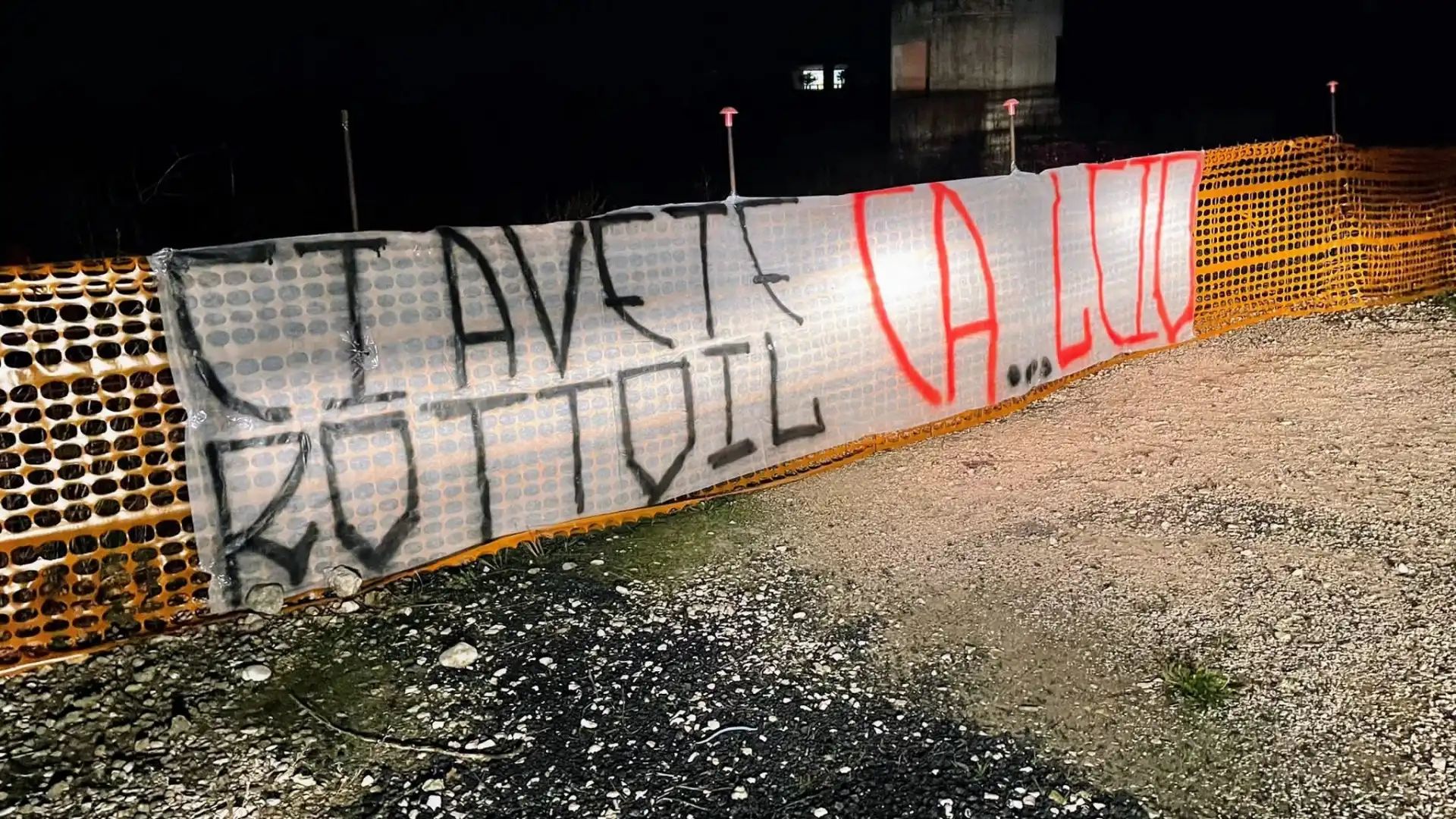 Larino: il calcio muore e i tifosi protestano. Striscione affisso in città