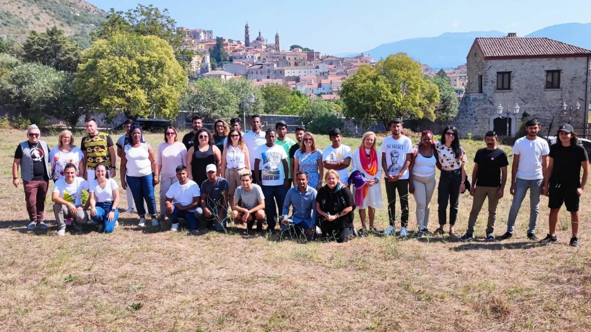 Accoglienza ed inclusione: il racconto di chi ha lasciato la propria terra nel video “Il coraggio di partire”