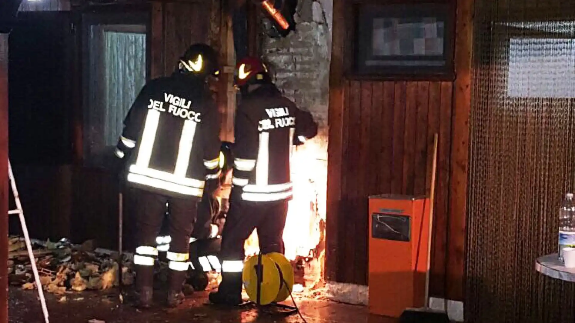 Santa Maria del Molise: va a fuoco una casa nella serata di Natale. A causare le fiamme la canna fumaria.