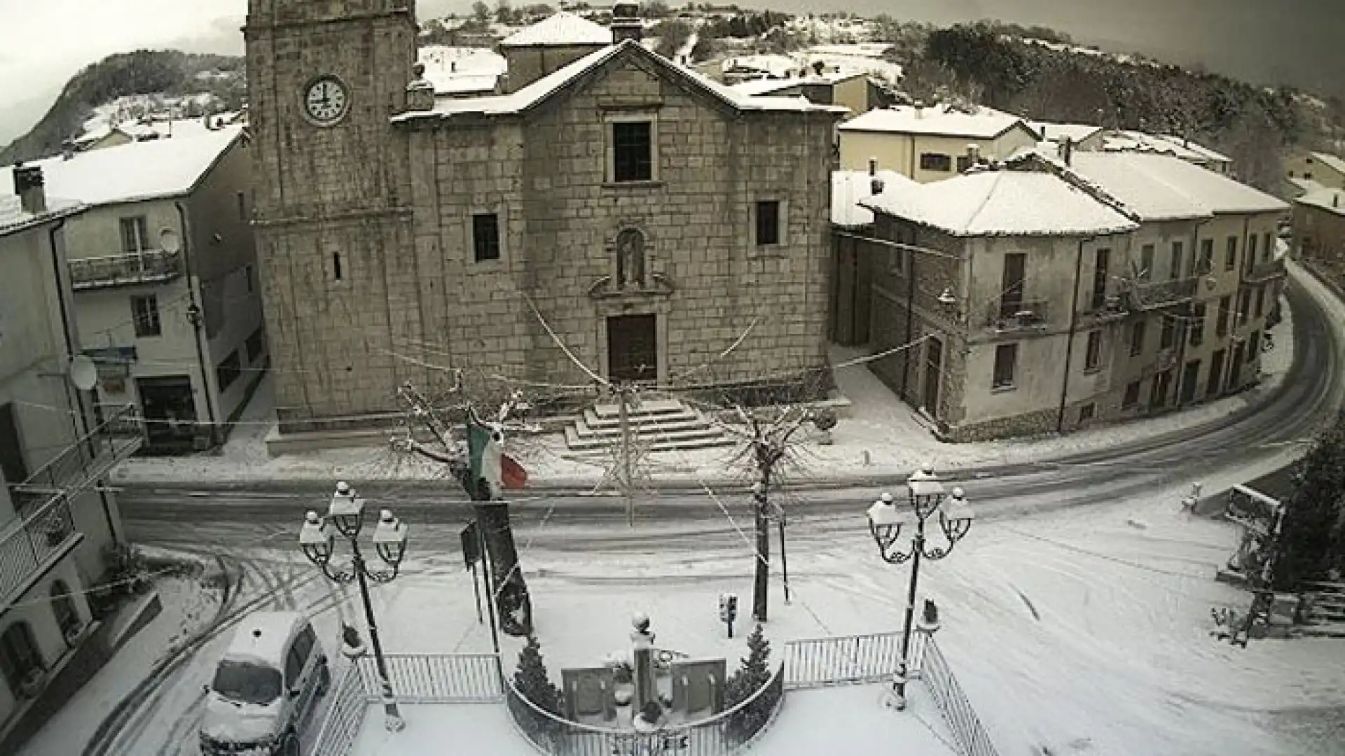 Valle del Volturno: la  neve tanto attesa è arrivata. Per ora l’allerta rimane oltre i 600metri. Da stasera precipitazioni sparse anche a basse quote.