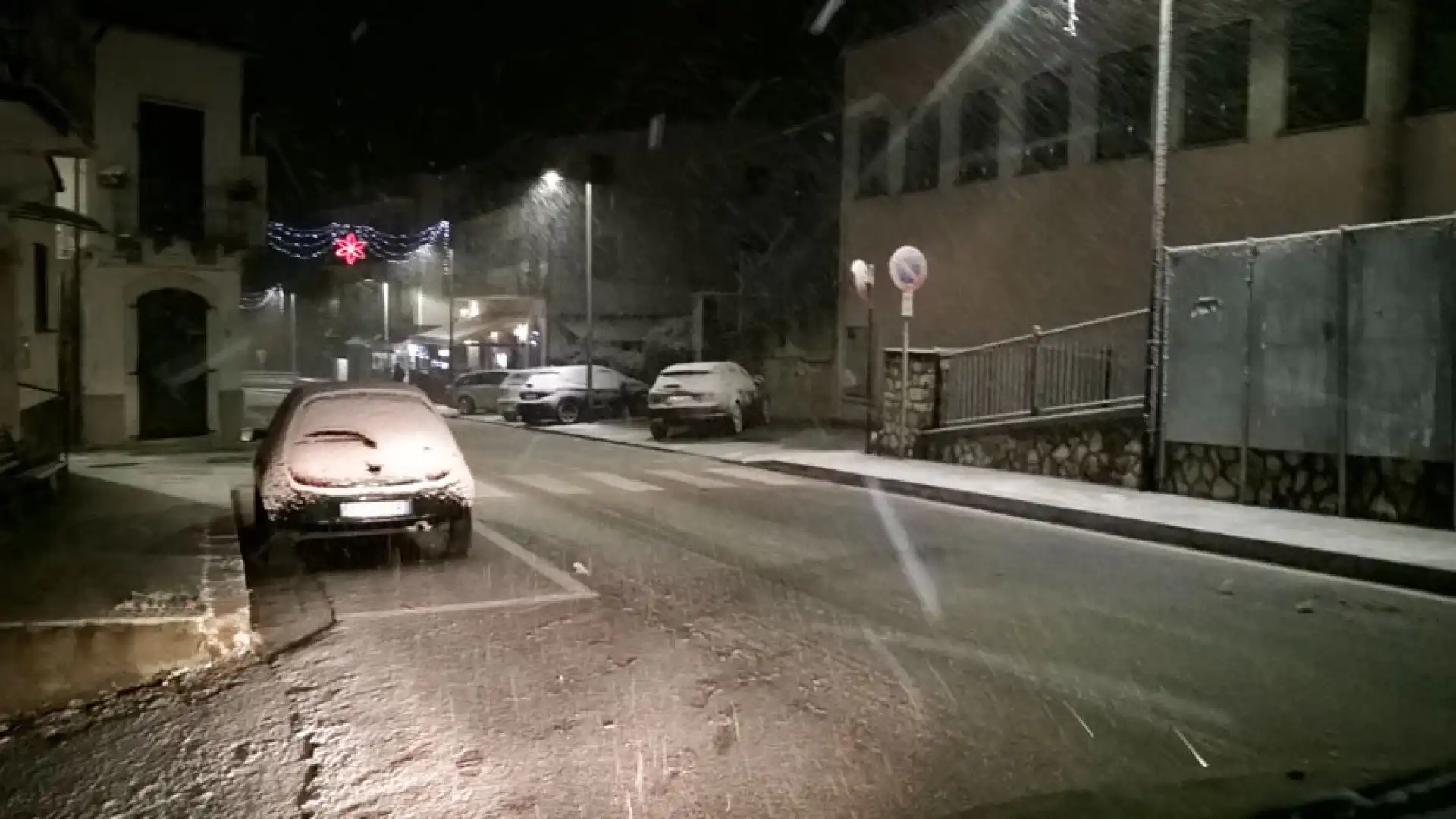 Allerta Meteo: la neve cade copiosa in tutta la Provincia di Isernia. Chiusa la strada per Capracotta a partire dal bivio di Staffoli.