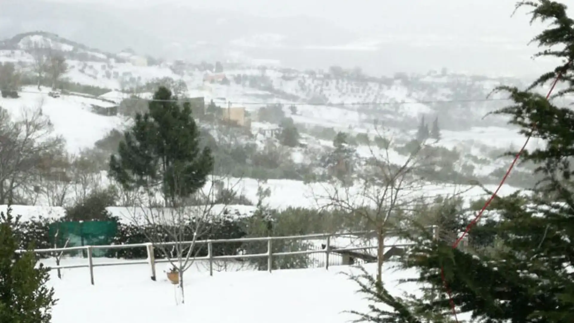 Alto Molise: scuole ancora chiuse a Frosolone. Il comune sta mettendo in sicurezza gli accessi alla struttura scolastica.