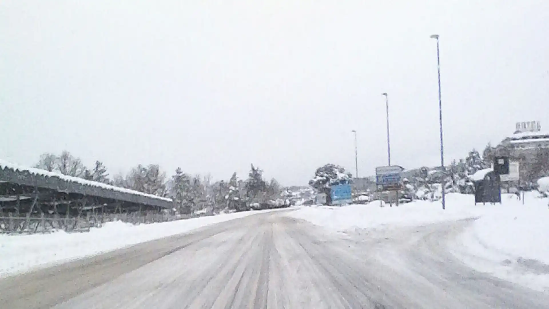 Emergenza neve: la Prefettura attiva il filtraggio dei mezzi pesanti sulla Trignina. Decisione assunta dal Comitato Operativo per la Viabilità.