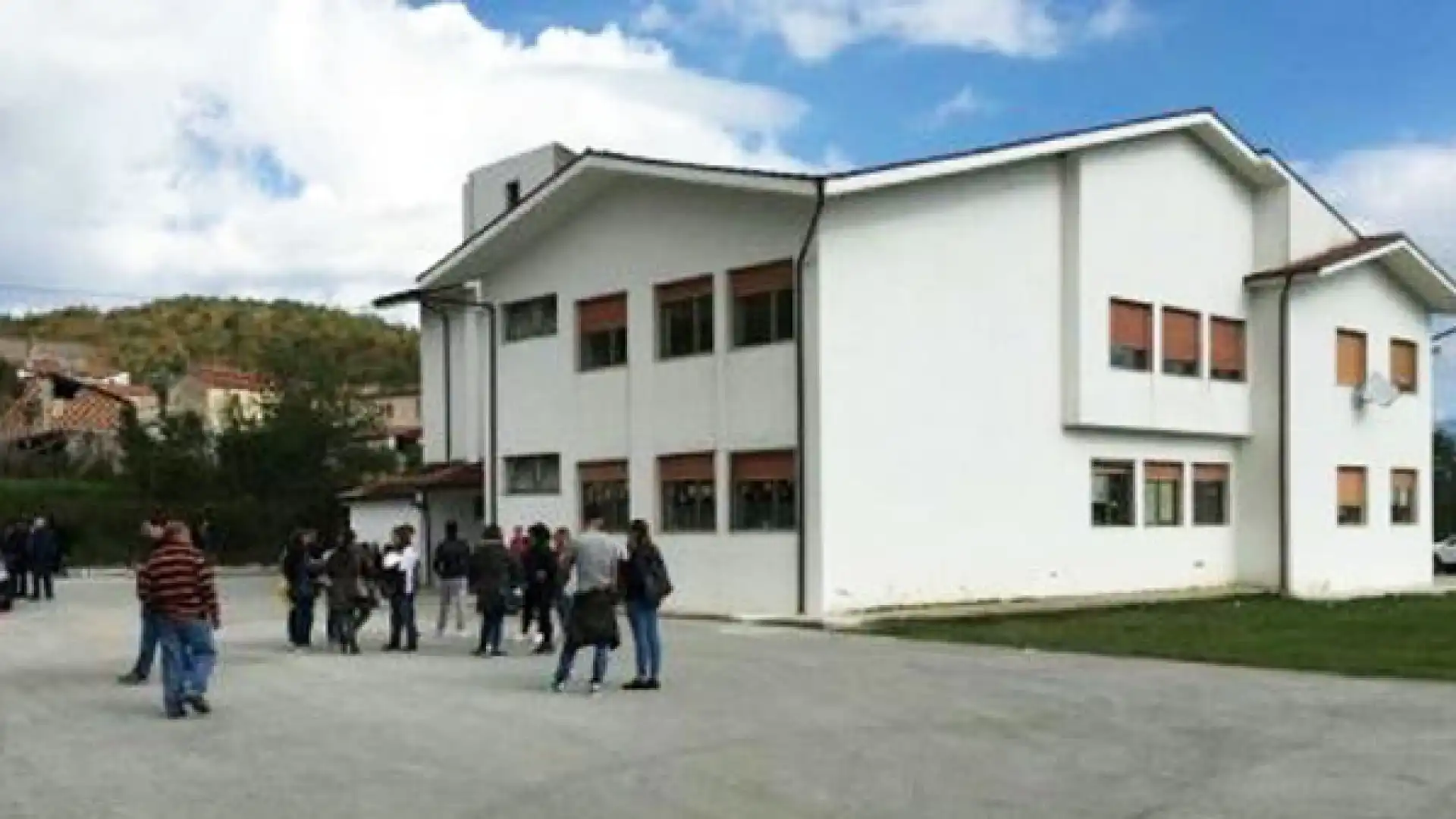 Paura anche ad Isernia per lo sciame sismico che sta interessando il Centro Italia. In mattinata diverse scuole evacuate.