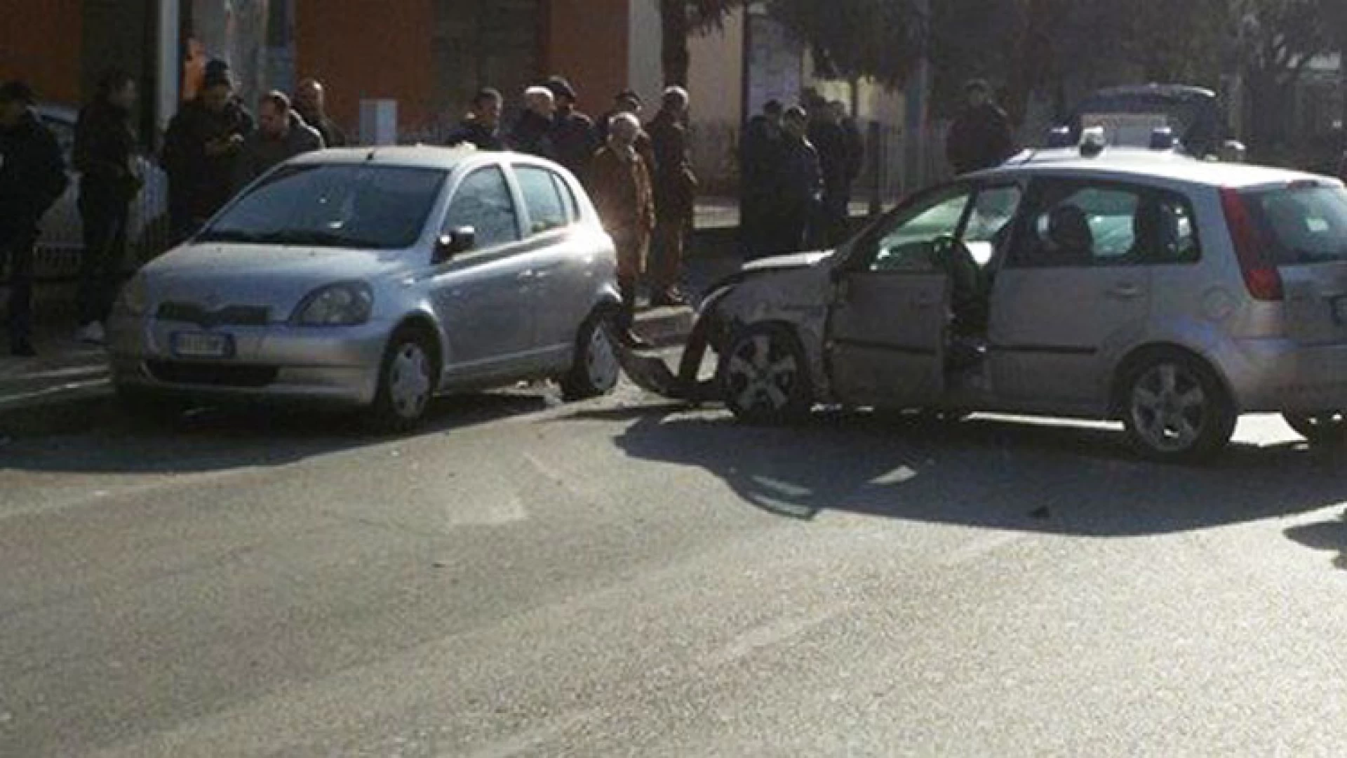 Venafro: incredibile carambola di auto questa mattina su Via Campania. Coinvolte quattro vetture. Un ferito trasportato ad Isernia.