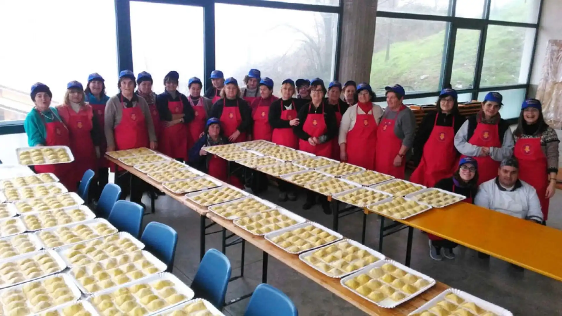 Scapoli: il raviolo scapolese va a ruba. Le massaie lo preparano i turisti lo divorano. Successo per l’edizione 2017 della Raviolata.