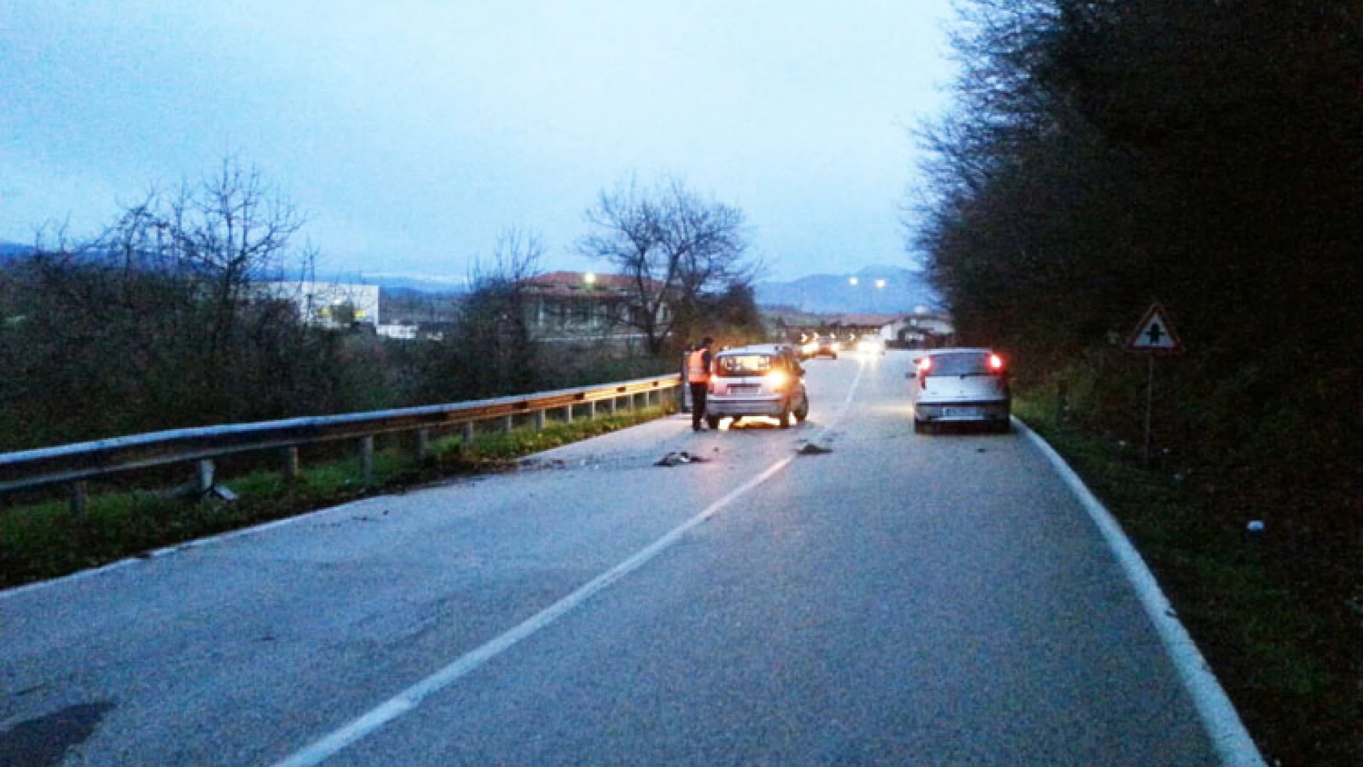 Statale 158: due auto finiscono fuori strada all’altezza del bivio di Scapoli. Sul posto un mezzo del soccorso stradale.