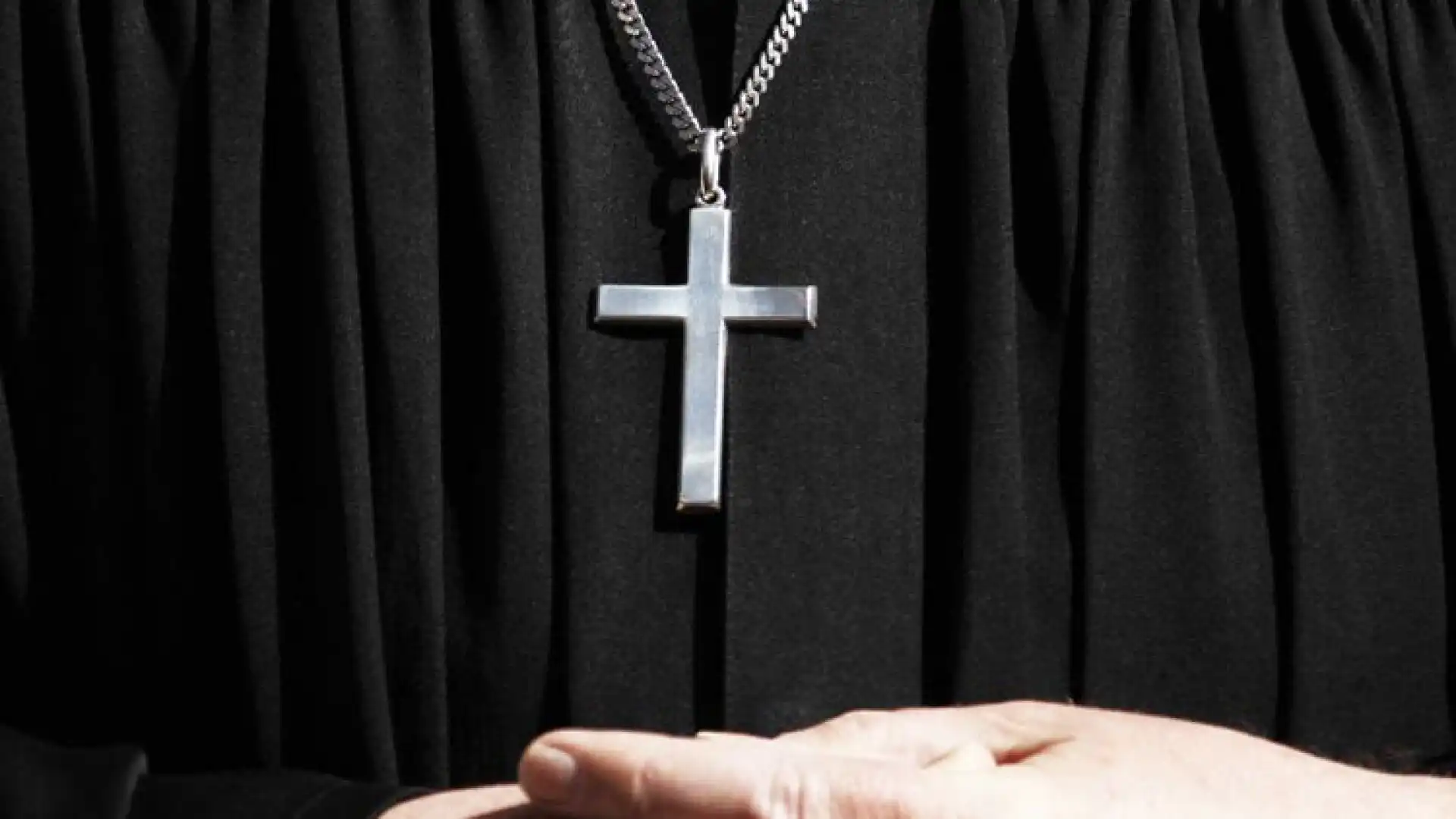 Isernia: Fa sesso con un sacerdote e poi lo ricatta chiedendo denaro. Arrestata una donna napoletana.