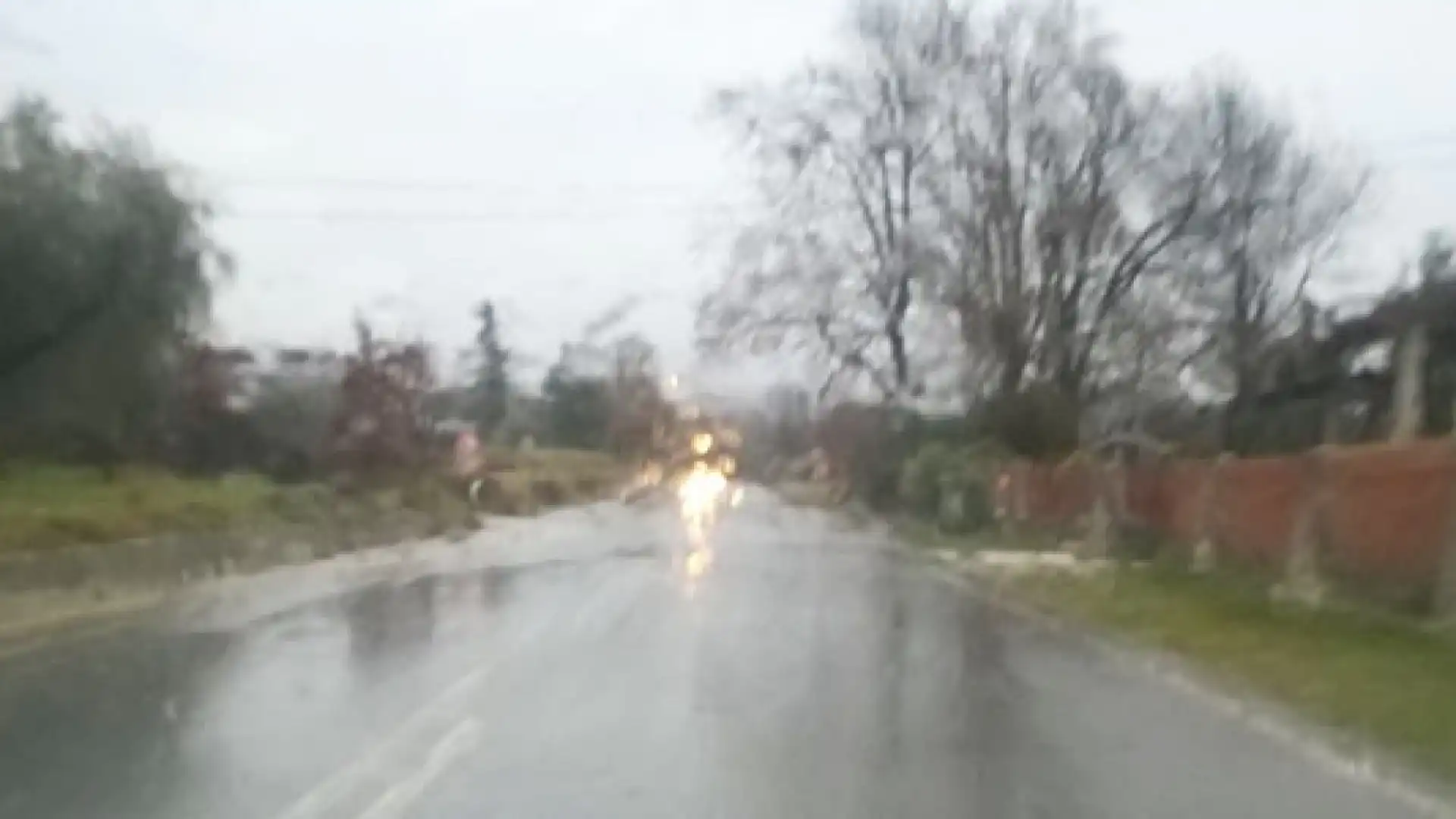 Valle del Volturno: bomba d’acqua improvvisa nel pomeriggio. Allagamenti sulla statale 158 e traffico in tilt.