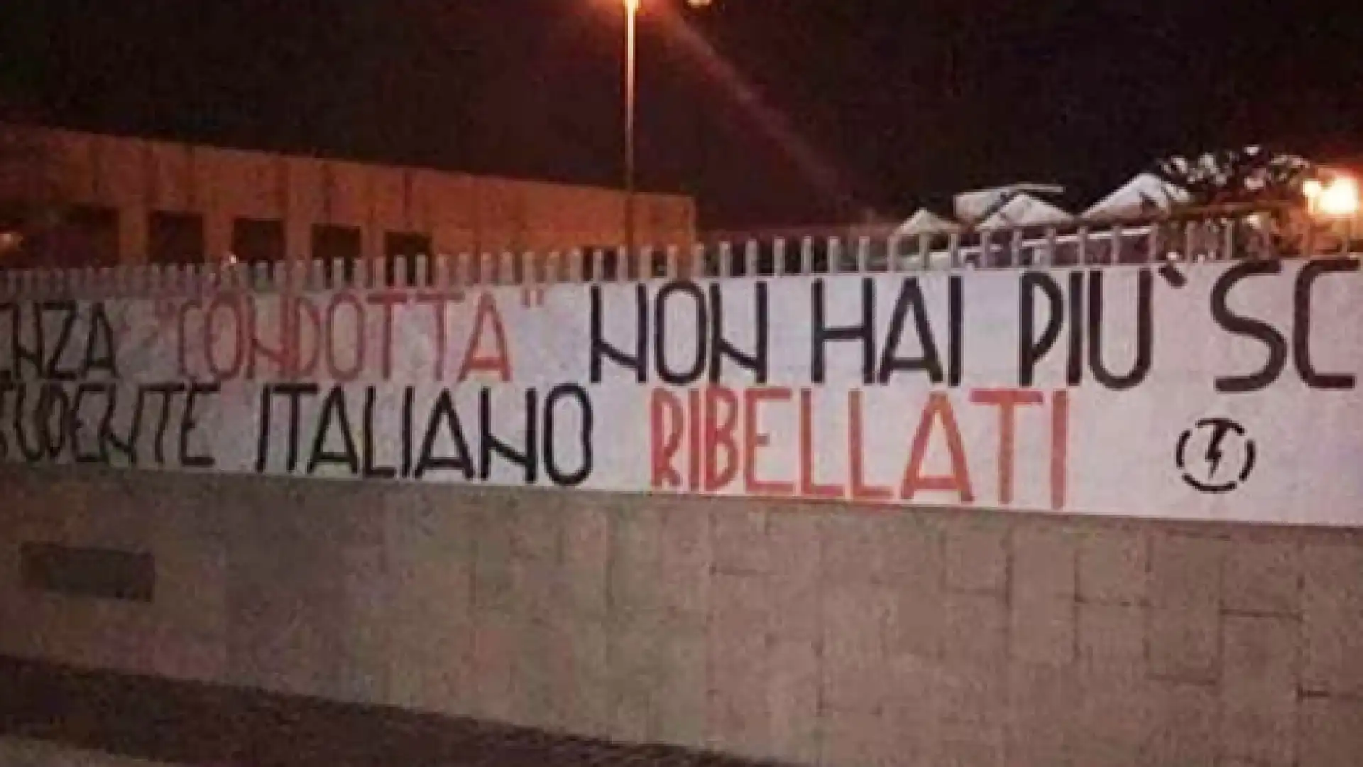 L’Abolizione del voto in condotta apprezzata dal Blocco Studentesco di CasaPound. Striscioni anche ad Isernia.