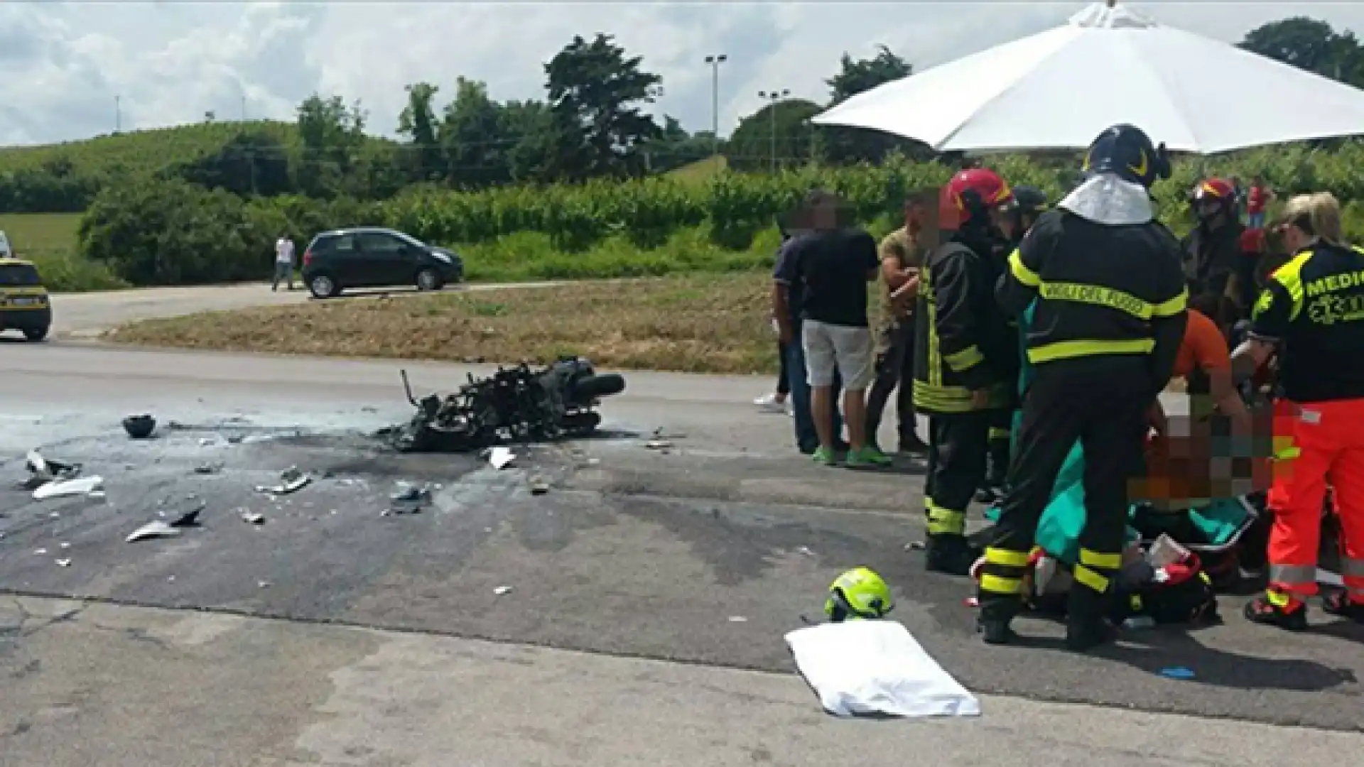 Schianto sulla statale 16 all’altezza di Casalbordino. Coinvolto un giovane 28enne di Trivento. Trasportato in eliambulanza a Pescara.