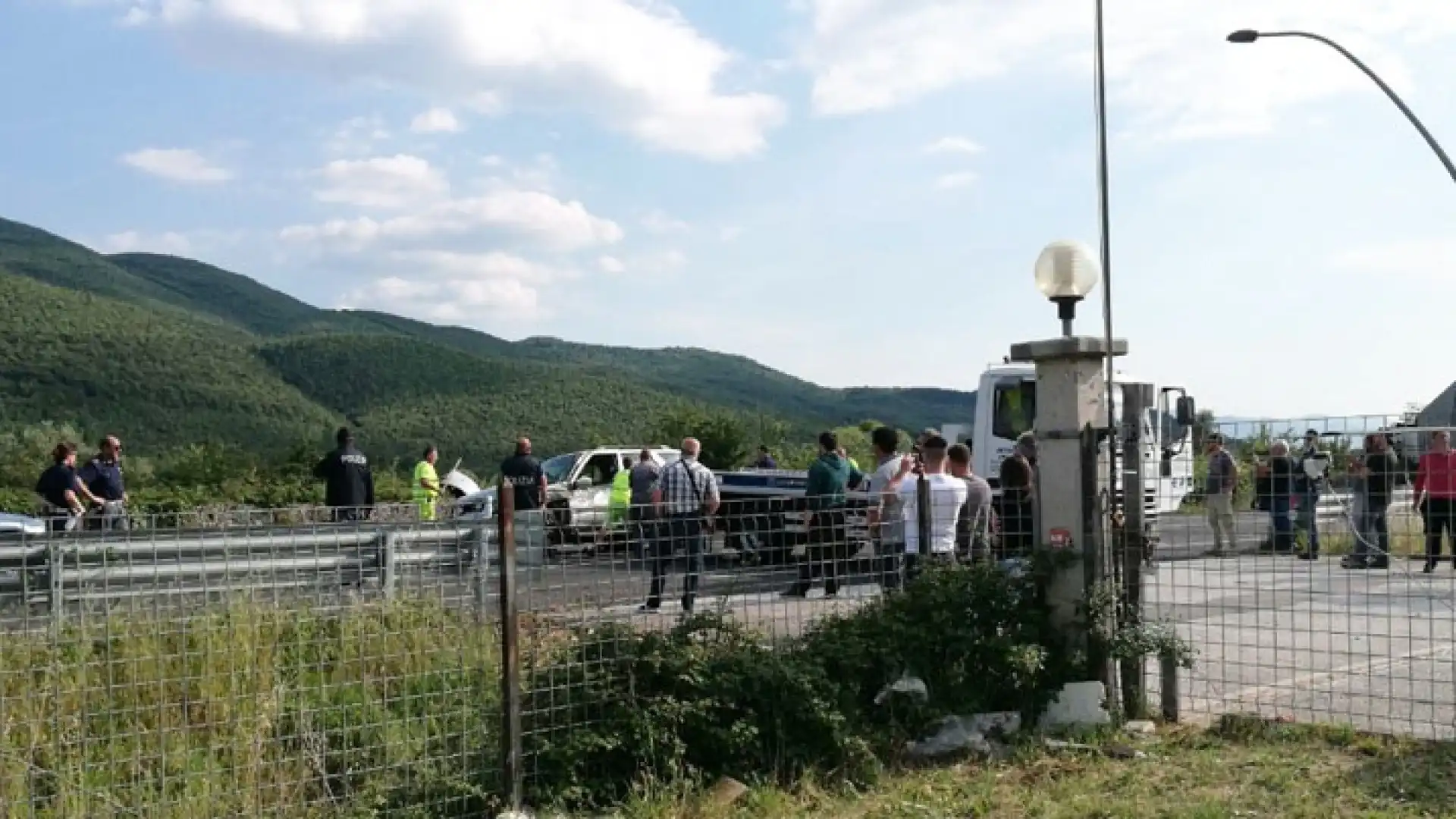 Macchia d’Isernia: scontro terribile tra tre mezzi nel pomeriggio. Un ferito in condizioni serie. Il video in esclusiva della nostra redazione.