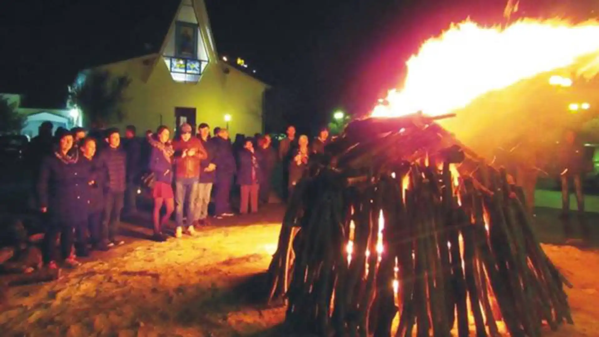 Roccaravindola: il falò di San Giuseppe scalda i cuori. Rinascita Ravindolese rinnova la tradizione