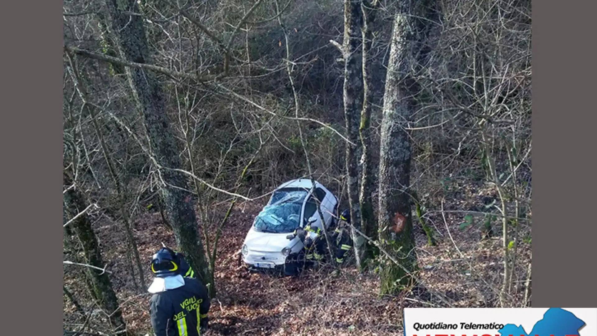 Scapoli: auto finisce fuori strada, all'altezza del ristorante La Zampogna.