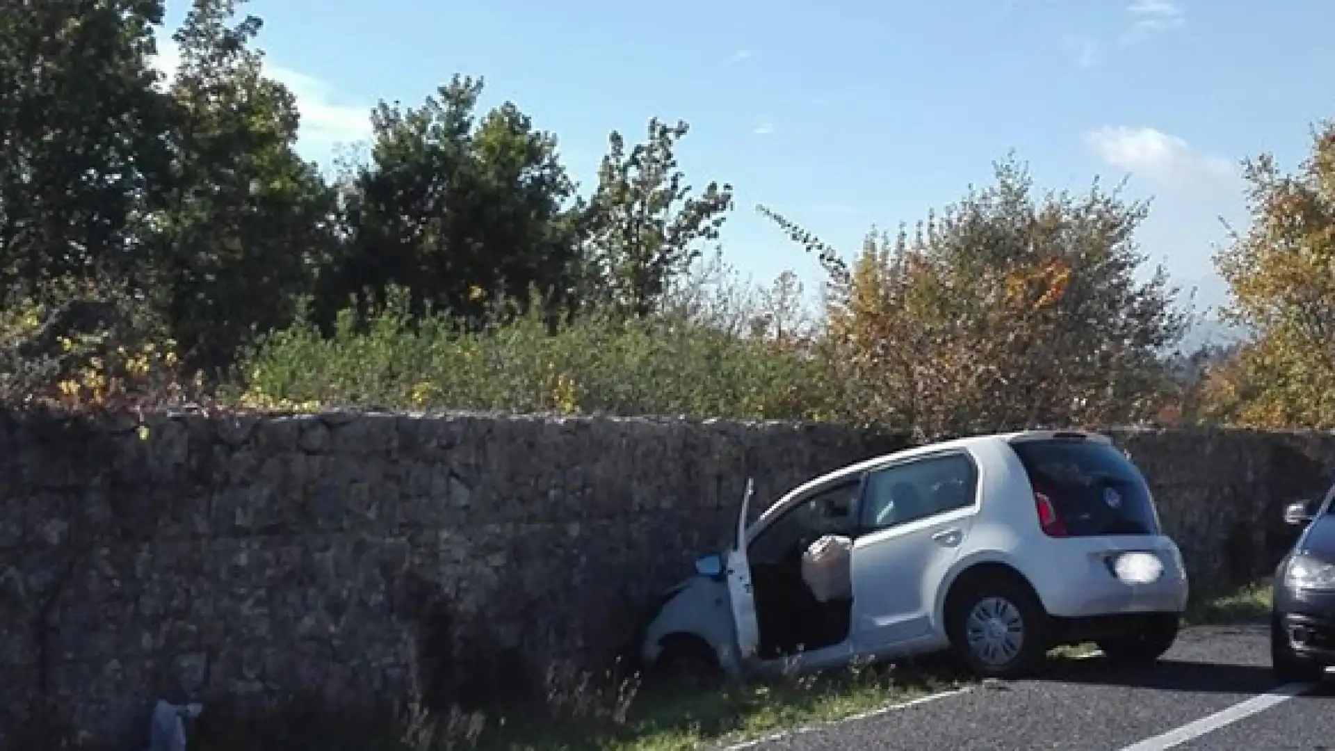 Macchia d'Isernia: scontro frontale tra due auto all'altezza di Mega Cina. Due i feriti lievi