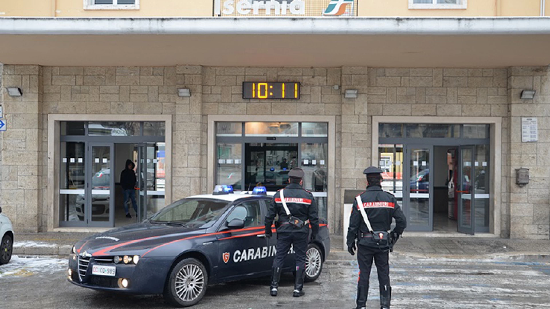 Isernia: Operazione antidroga dei Carabinieri presso lo scalo ferroviario, 23enne denunciato per detenzione e spaccio di stupefacenti. Sotto sequestro dosi di marijuana