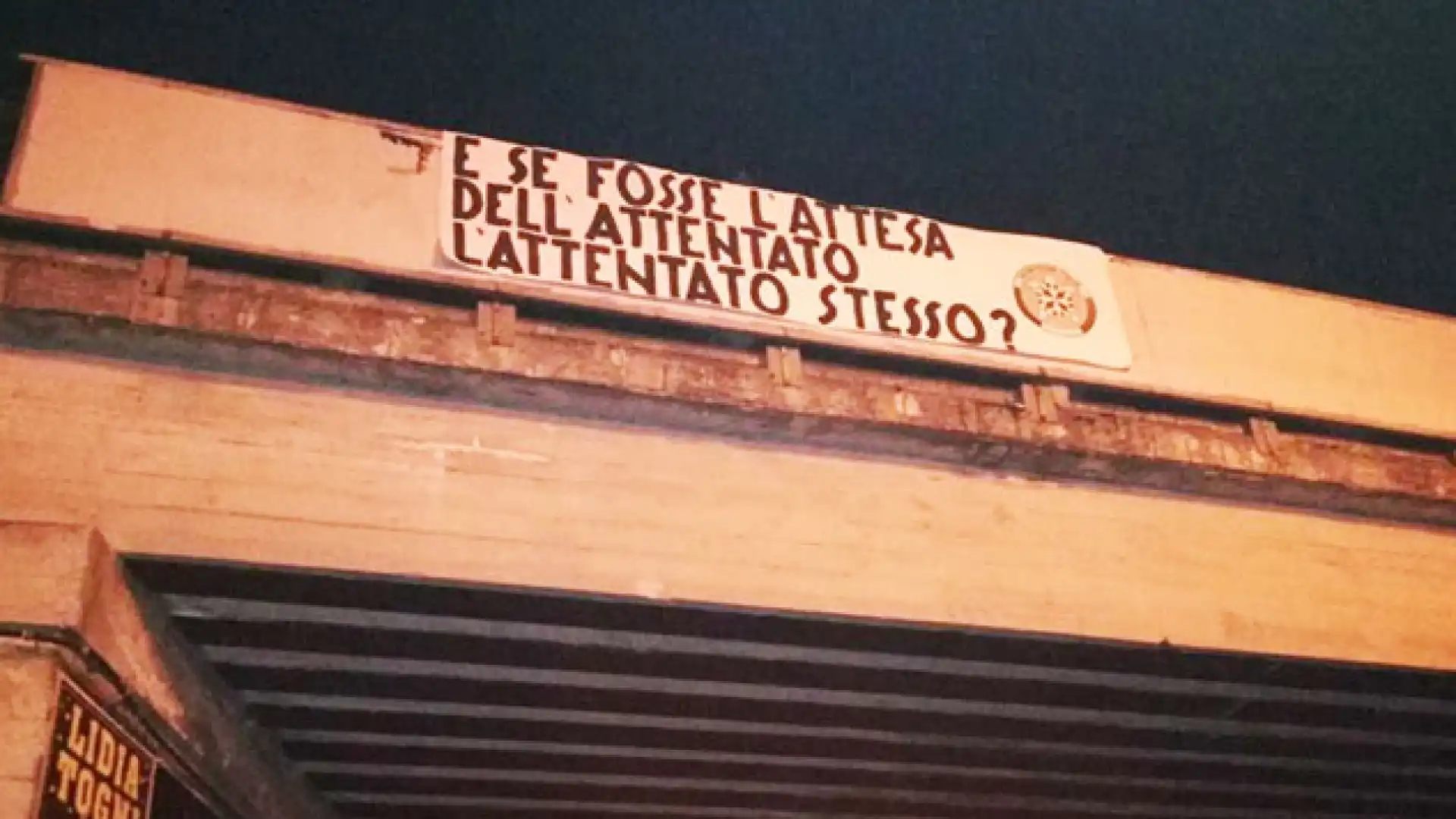 Terrorismo: "E se fosse l'attesa dell'attentato l'attentato stesso?", gli striscioni di CasaPound contro la paura.