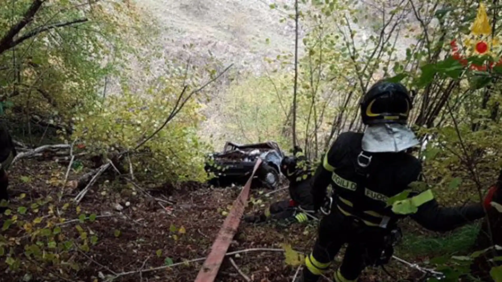 Roccamandolfi: finisce fuori strada e vola con l’auto per una decina di metri. Salvata dai Vigili del Fuoco.