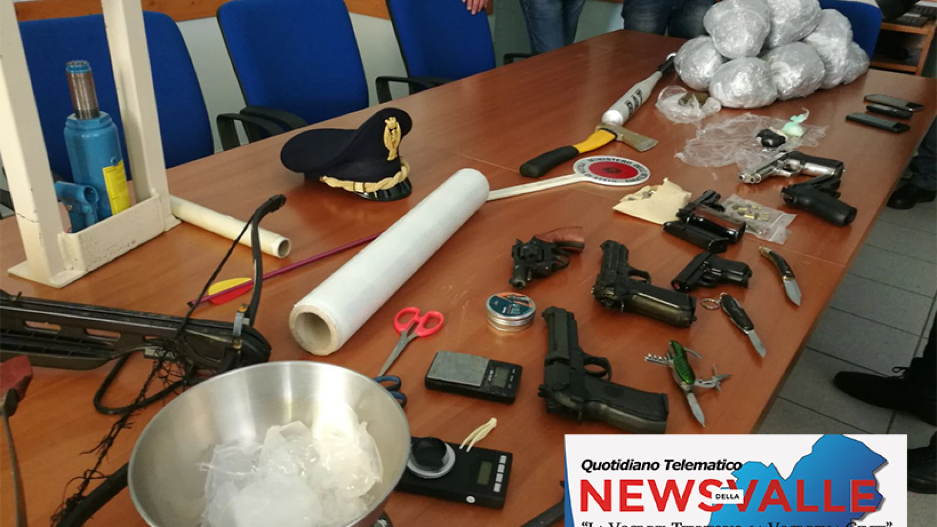 Isernia: smantellato laboratorio della droga in uno scantinato della città. La Polizia arresta due giovani della provincia di Isernia. Sequestrato arsenale di armi.
