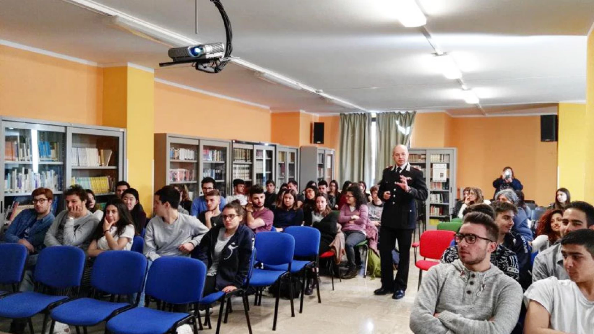 Isernia: Formazione della cultura alla legalità, i Carabinieri incontrano gli studenti del Liceo Classico e Scientifico Statale Majorana-Fascitelli.