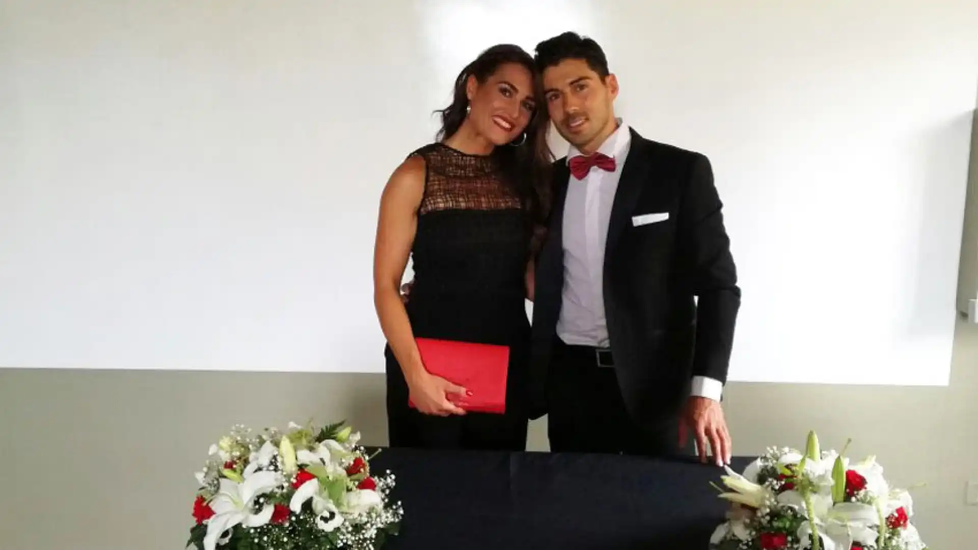 L'Angolo degli Auguri: la promessa di matrimonio di Marco e Chiara. Una gioia infinita per i due giovani.